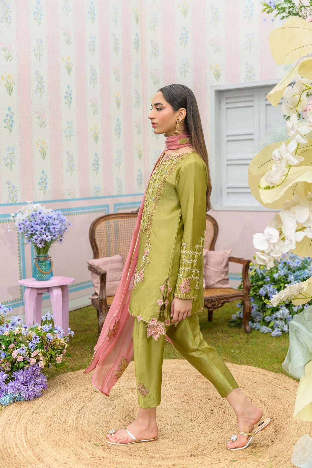 Champagne Toast | Zarayna-Festive Formals '25 | Flairs Studio