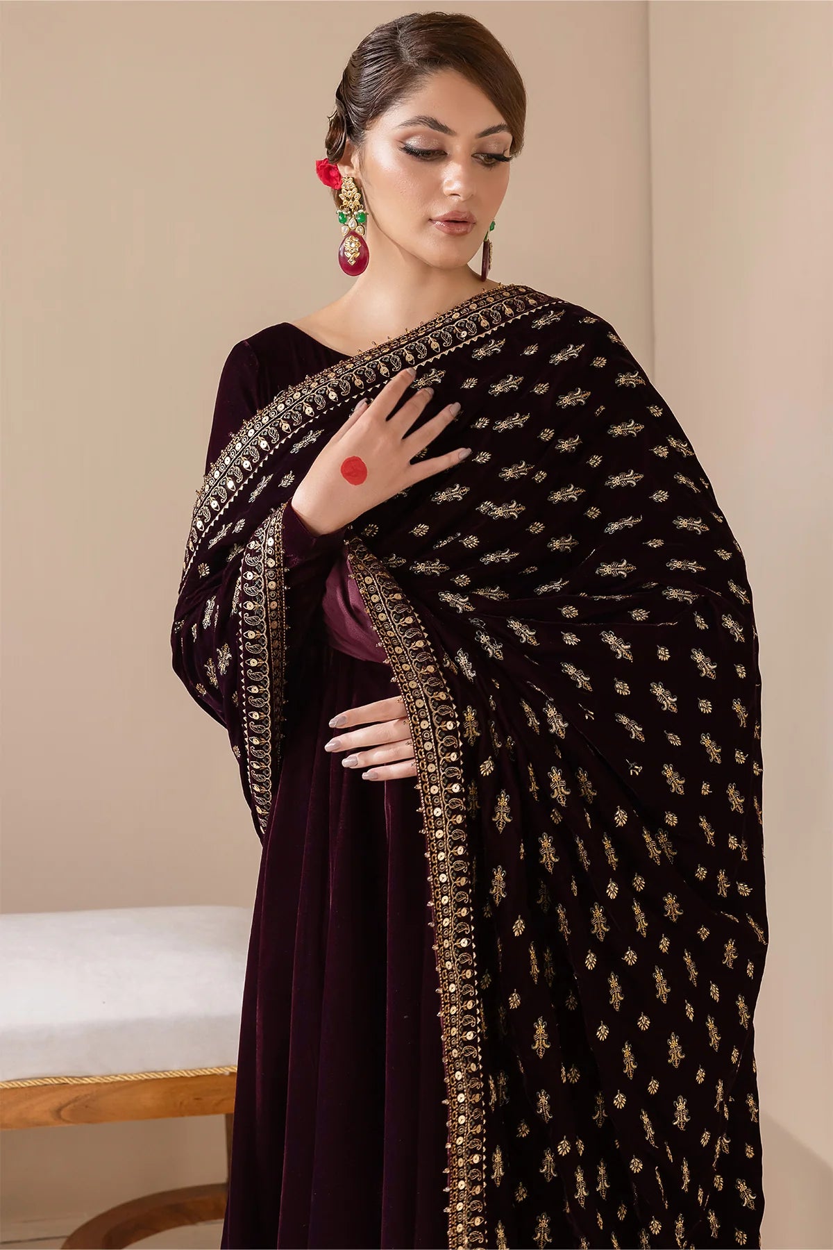 EMBROIDERED VELVET SHAWL VS-42 | Baroque