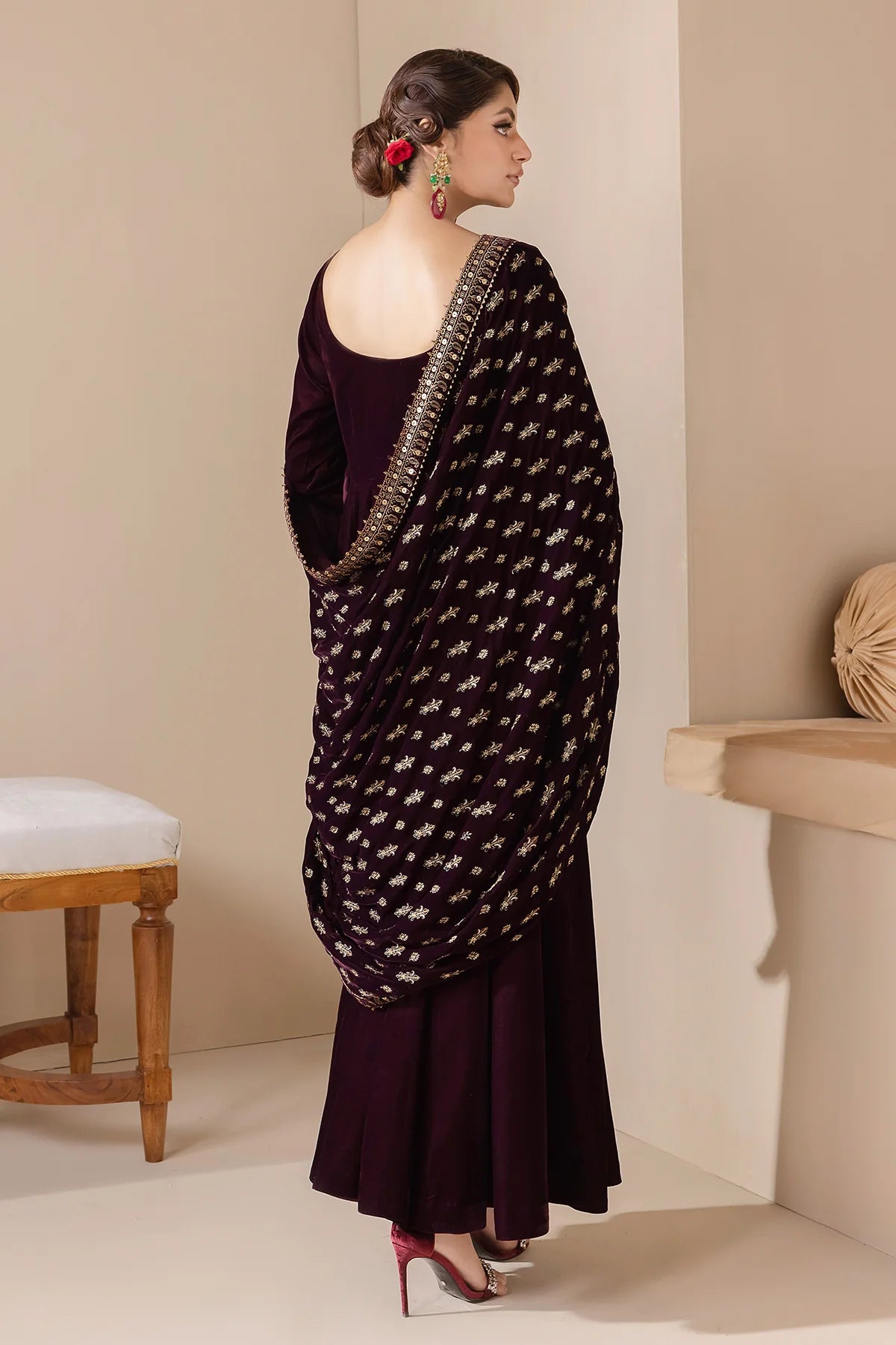 EMBROIDERED VELVET SHAWL VS-42 | Baroque
