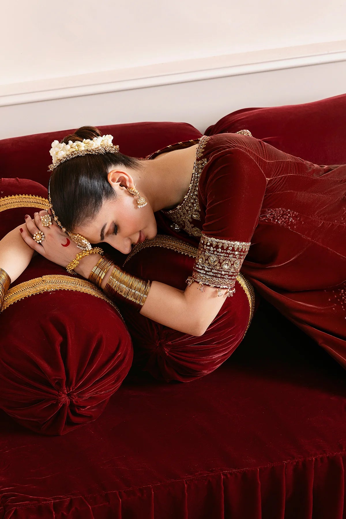 JZ-CVF-D13-0 | EMBROIDERED VELVET FORMAL | Jazmin