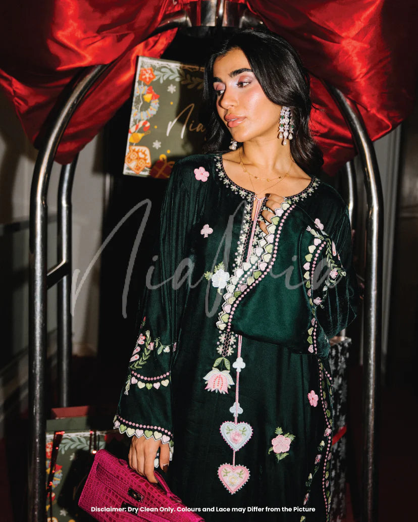 Mistletoe | Winter Edit I |  Nia Mia