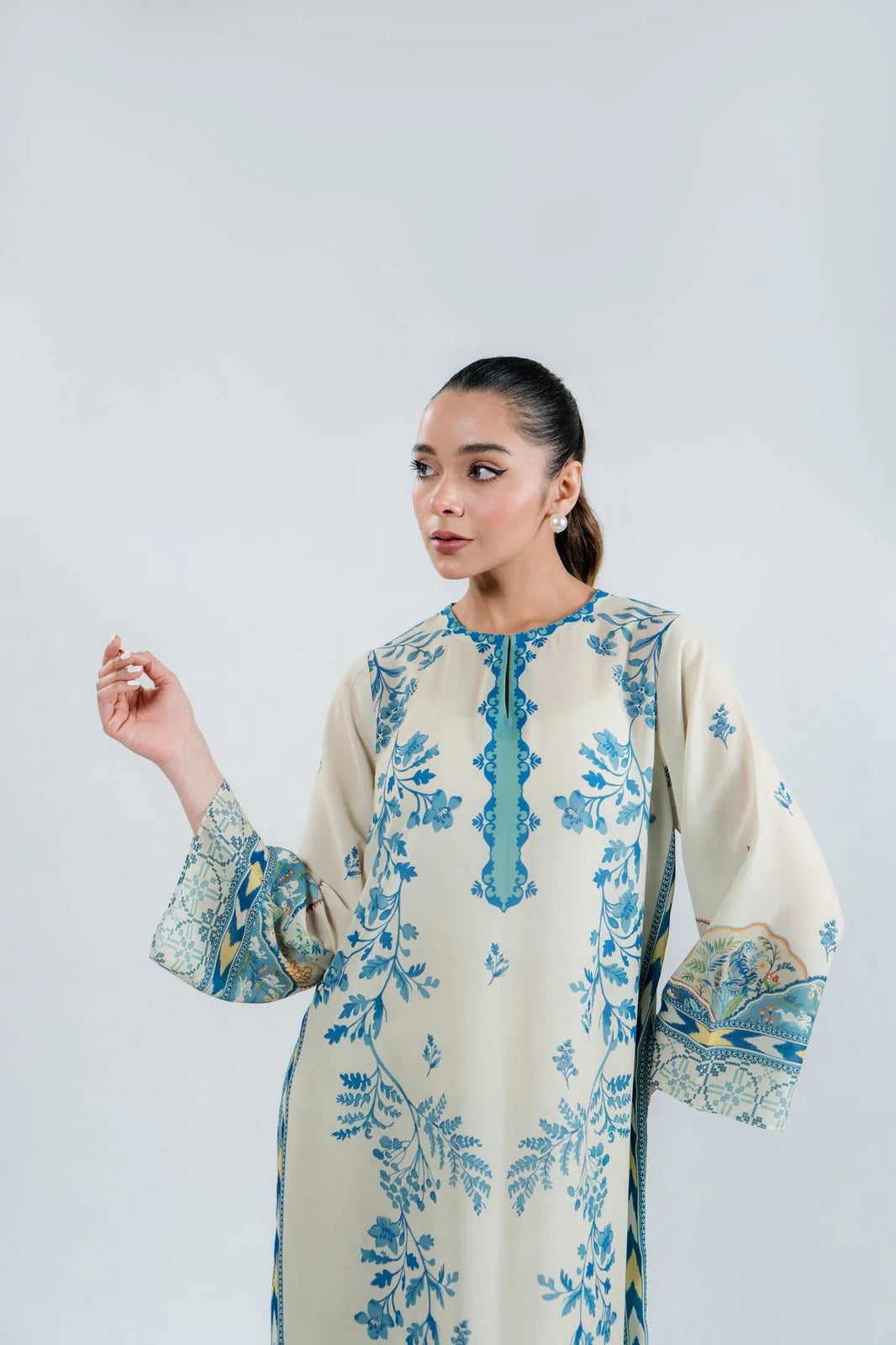 Afra | BARAÉ KHANOM