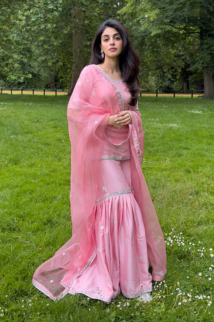 Rosy | Sunnia Manahil