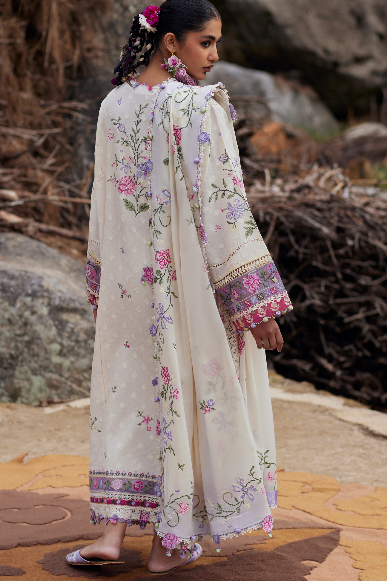 HUĀ YÙN 花韵 (ZL26-03 A) | Zaha Festive Lawn’26