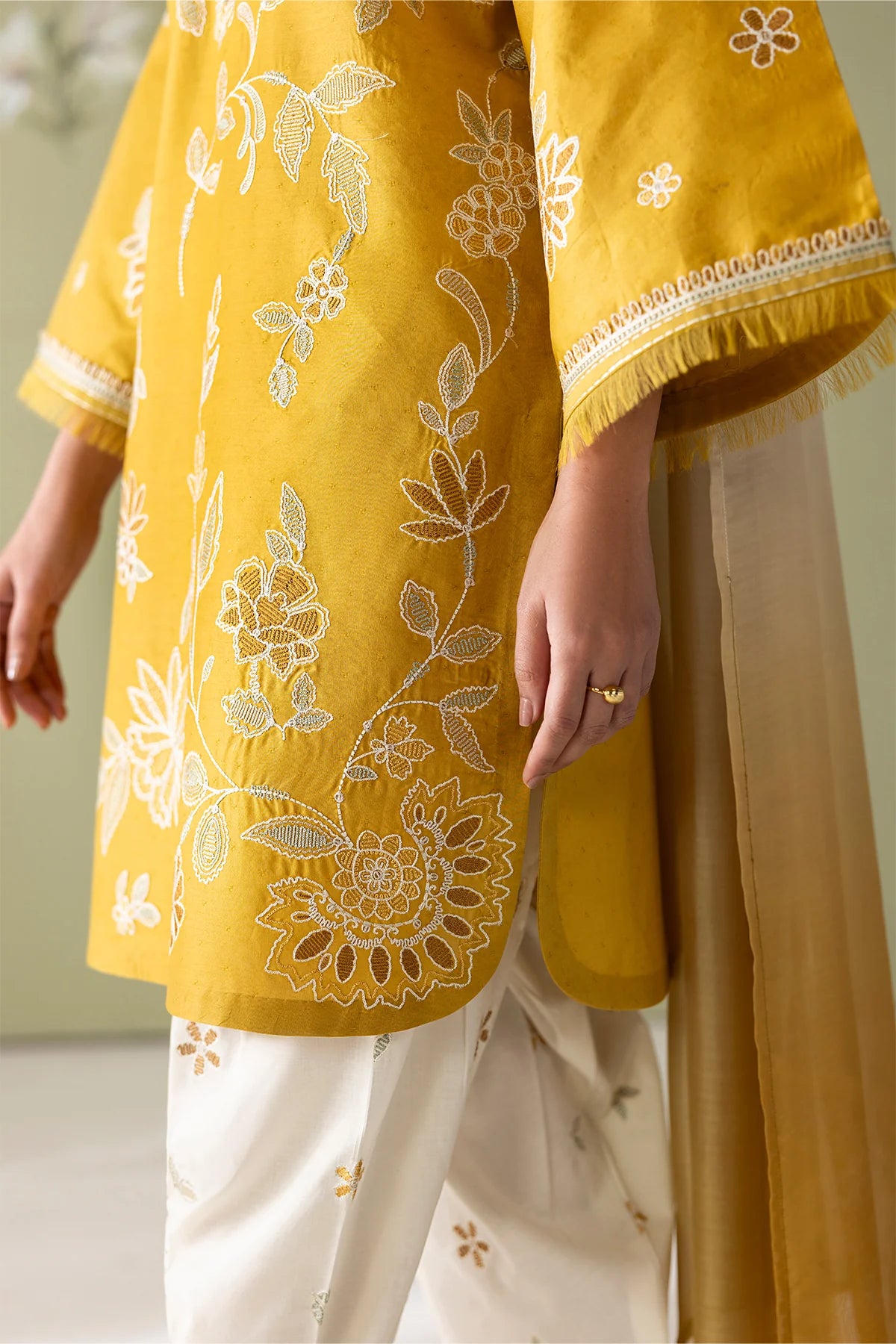 ESUF4419 | UNSTITCHED | Baroque