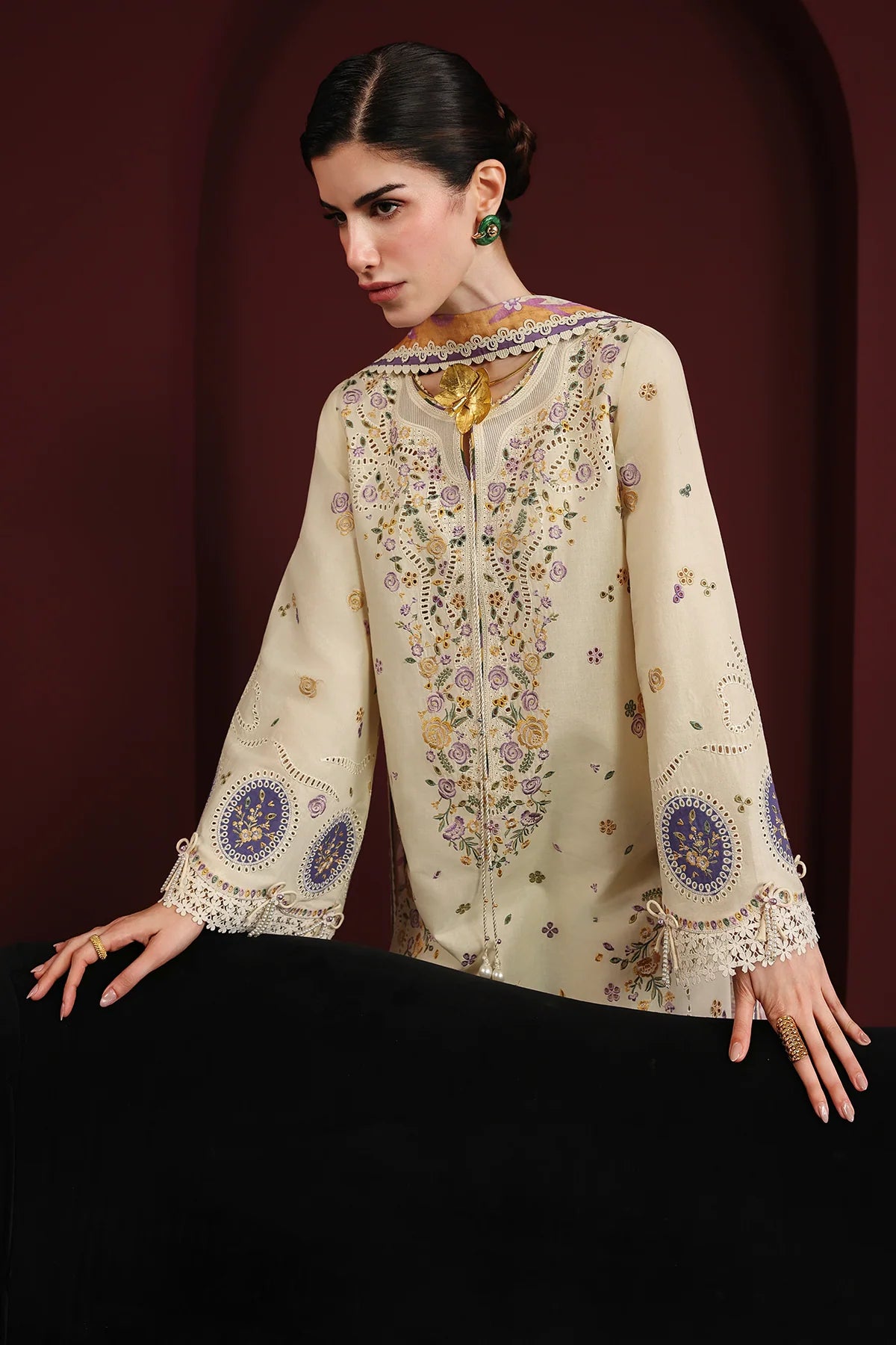 EMBROIDERED LAWN IL26-D01 | Jazmin