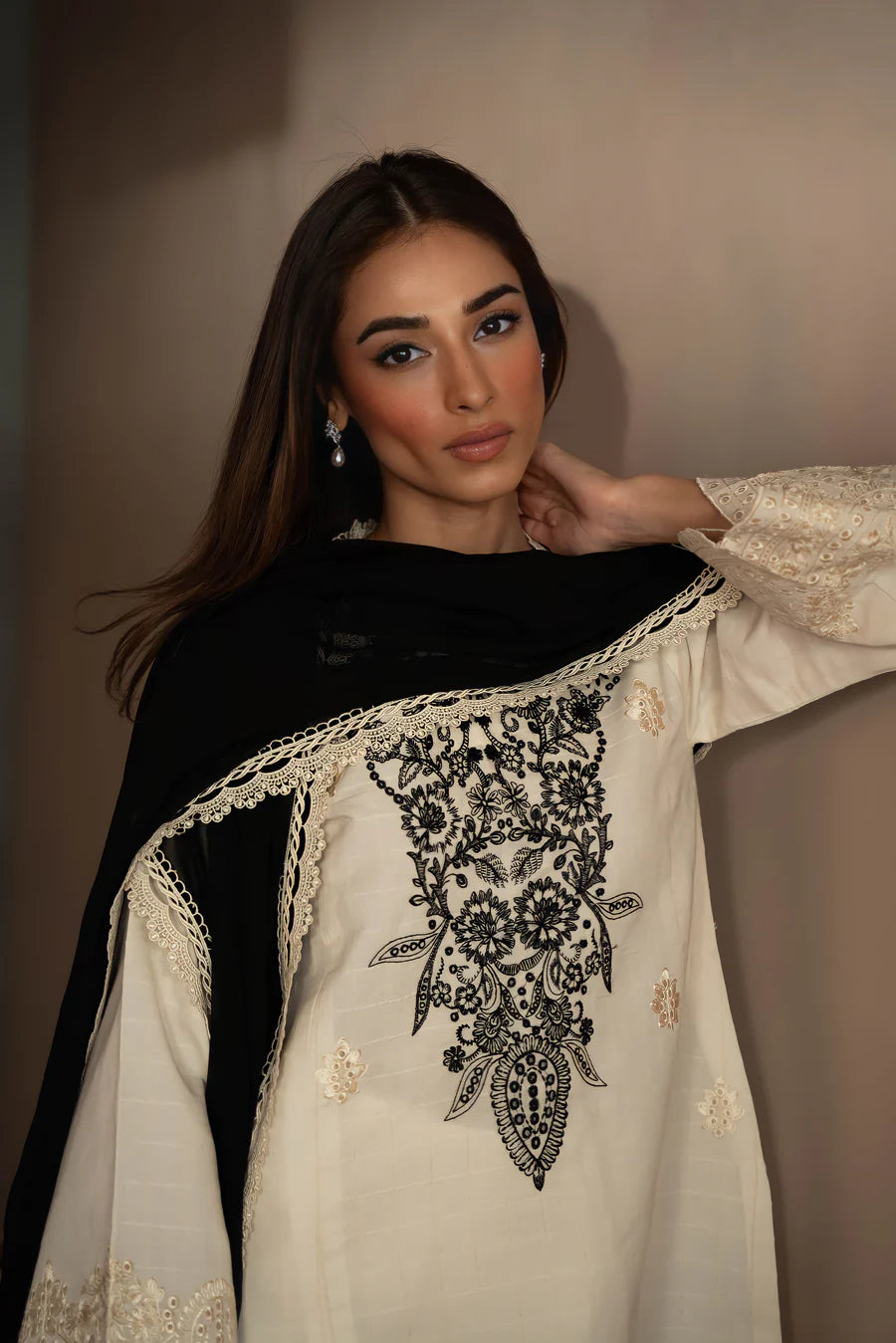 IVORY & BLACK EMBROIDERED SET | ZAIB