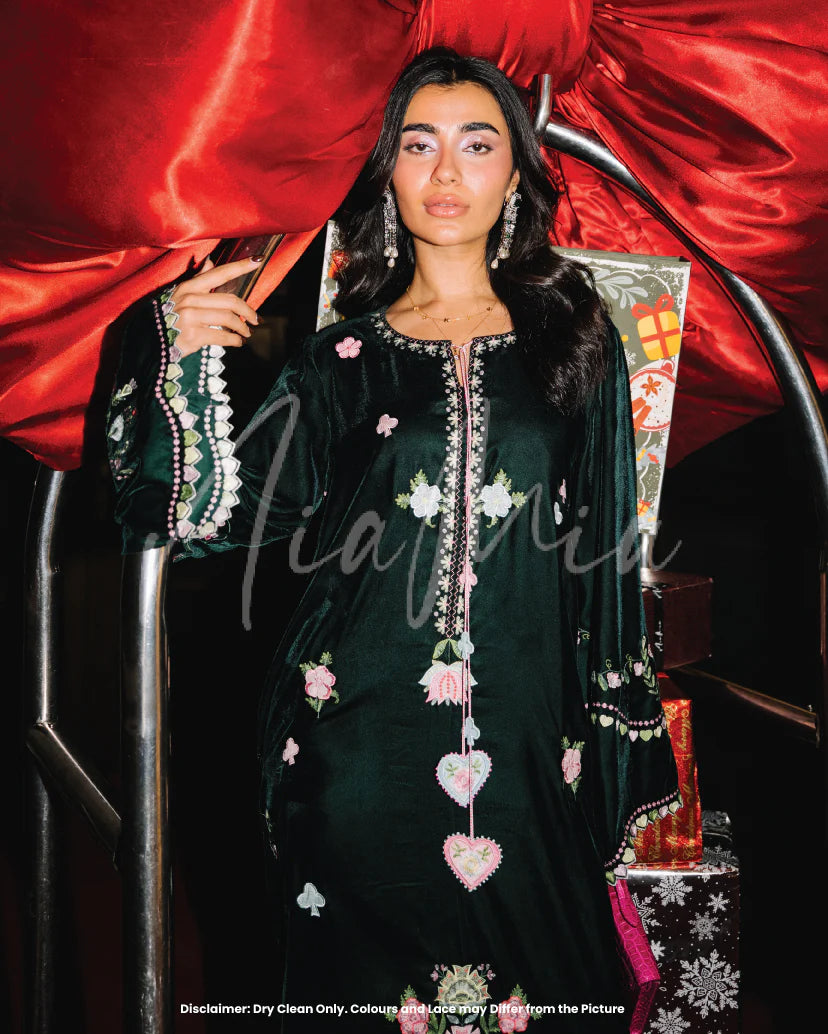 Mistletoe | Winter Edit I |  Nia Mia