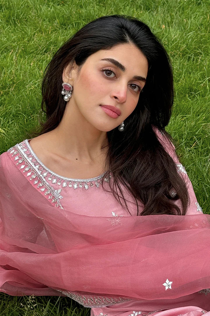 Rosy | Sunnia Manahil