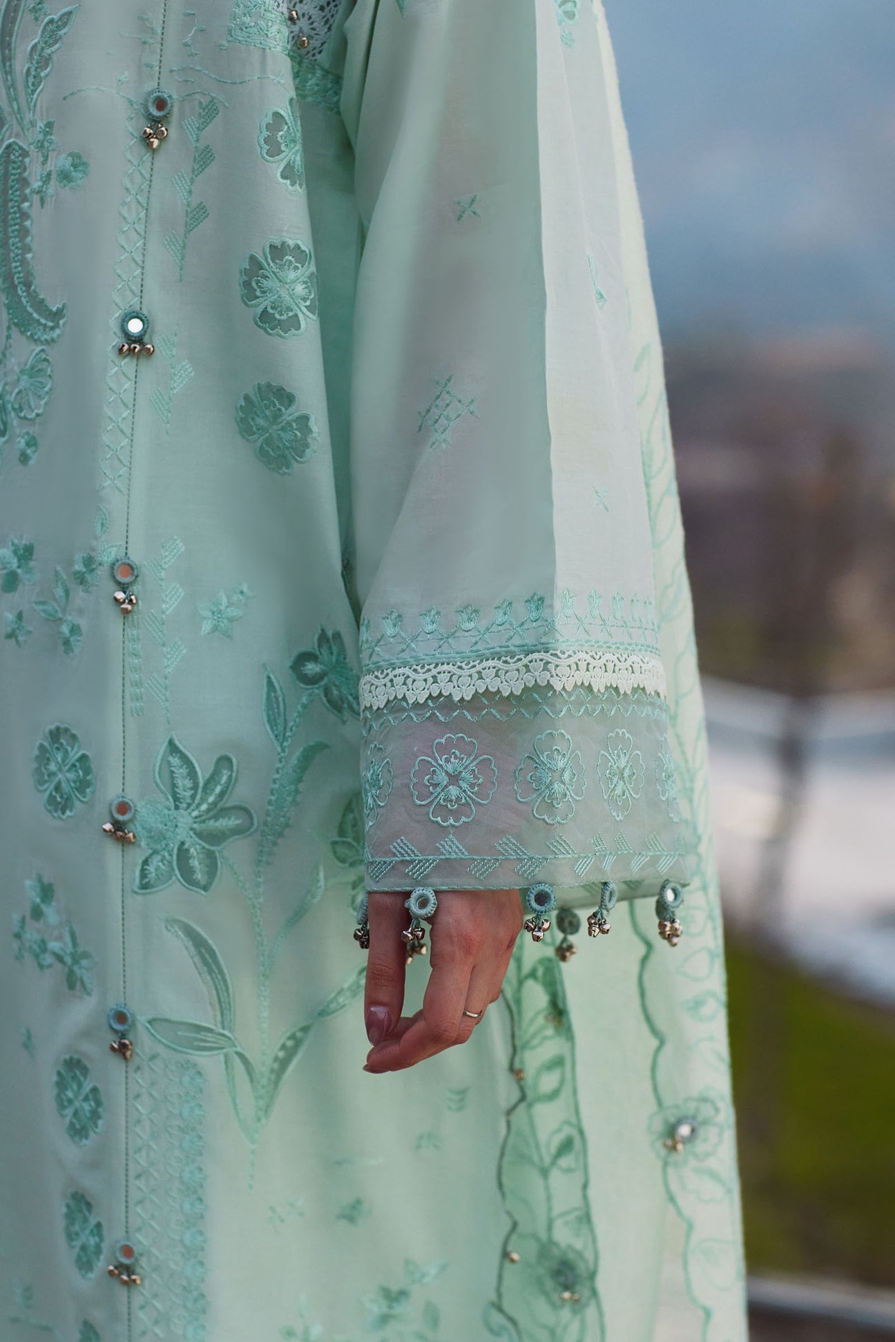 FĚN YÙN 粉韵 (ZL26-09 A) | Zaha Festive Lawn’26