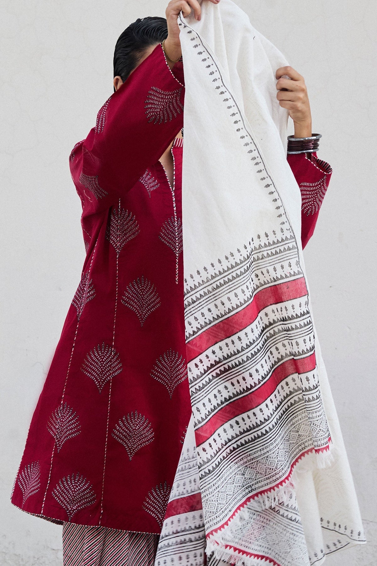 ZR25H0420 | Zara Shahjahan Handcrafted II