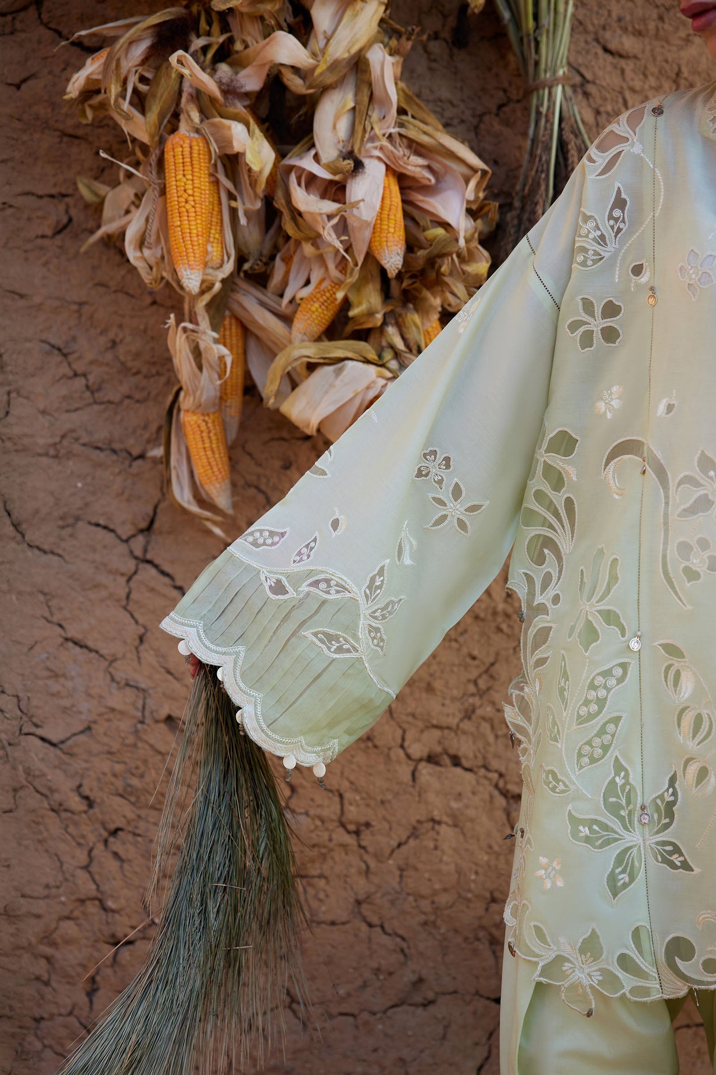 TÁO RÓU 桃柔 (ZL26-14 B)) | Zaha Festive Lawn’26