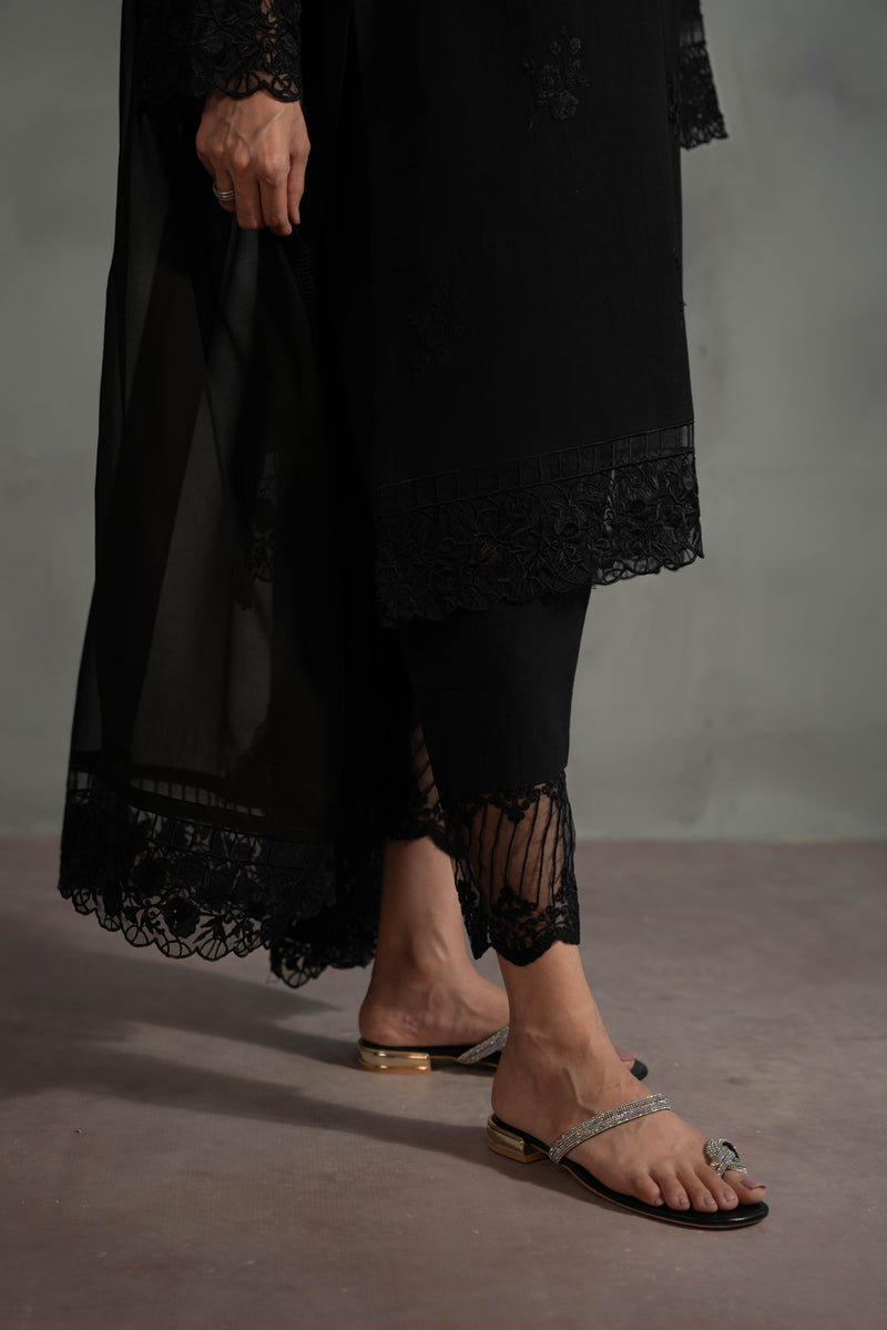 ALL BLACK EMBROIDERED 3PCS (NPA3-24422) | Zaib