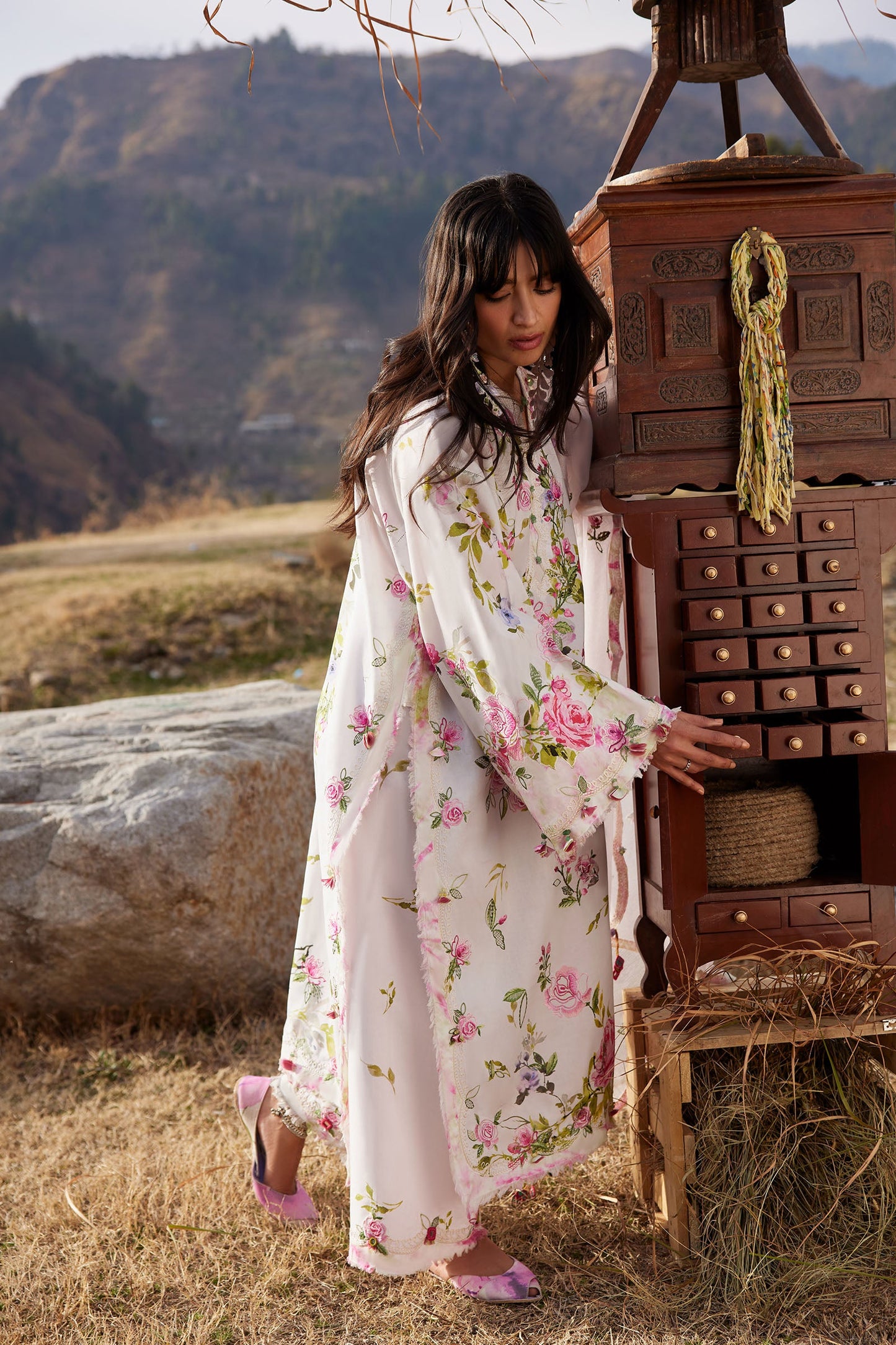 FĚN YÌ 粉意 (ZL26-11 A) | Zaha Festive Lawn’26