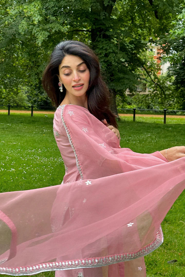 Rosy | Sunnia Manahil