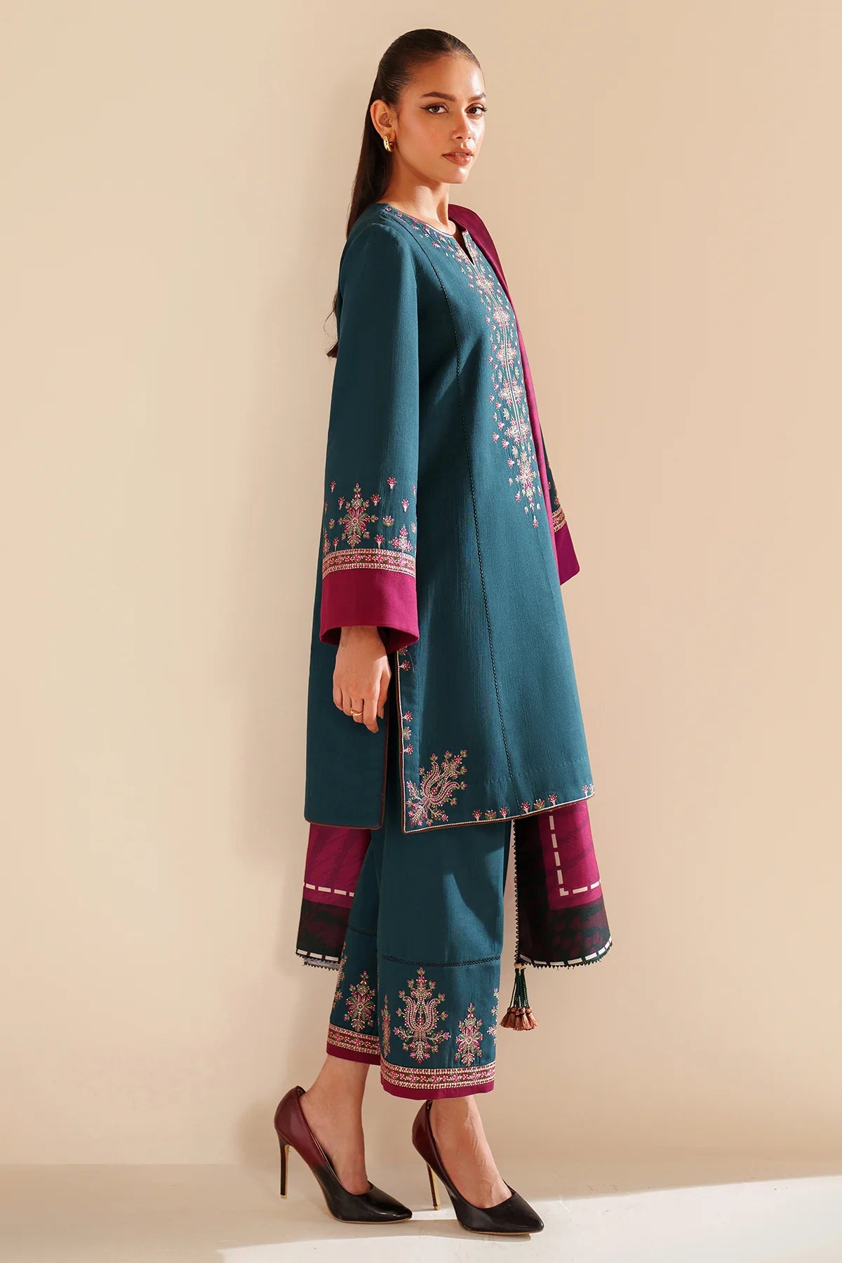 JZ-UW-D0190-0 | EMBROIDERED KHADDAR | Jazmin