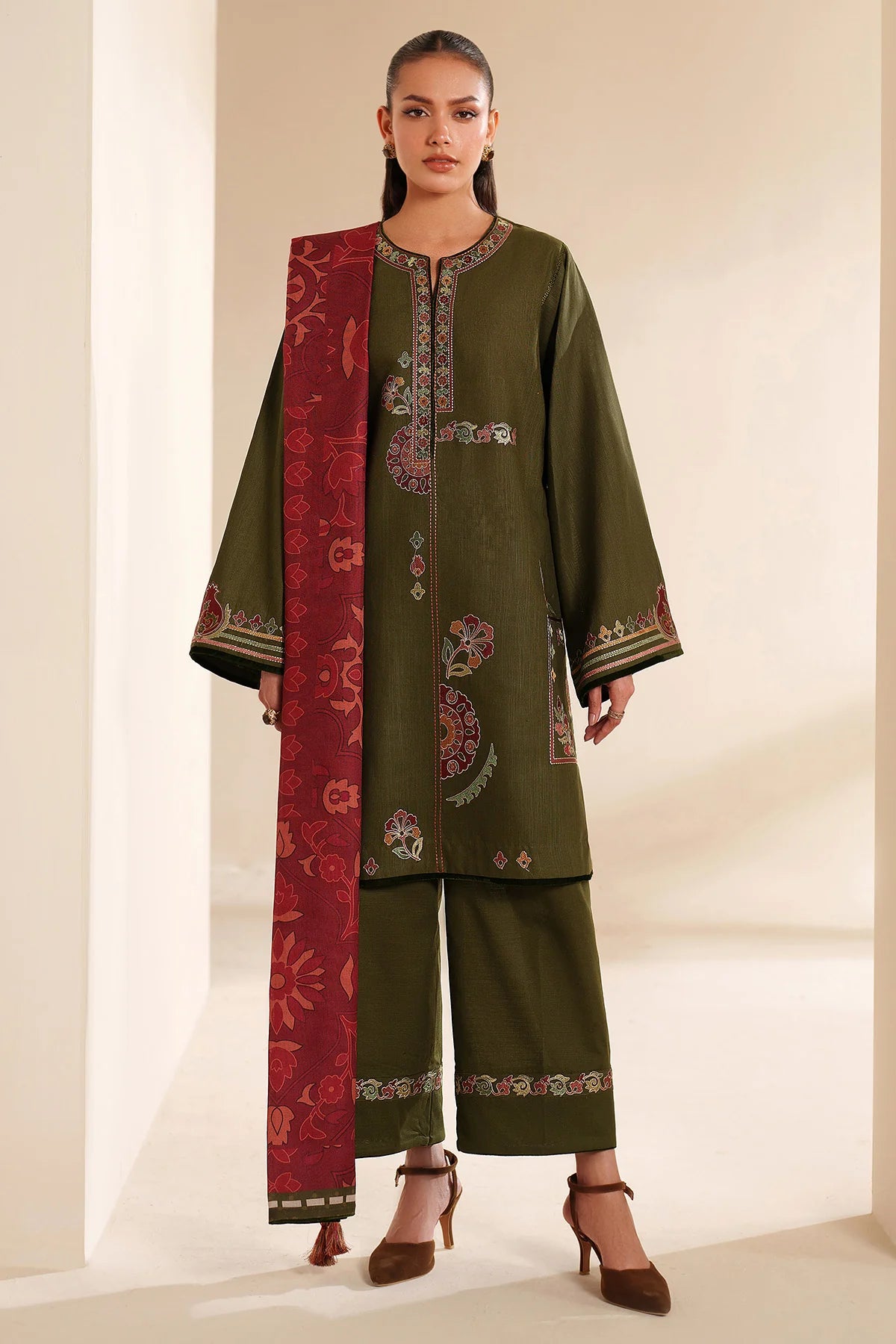 JZ-UW-D0239-0 | EMBROIDERED KHADDAR | Jazmin