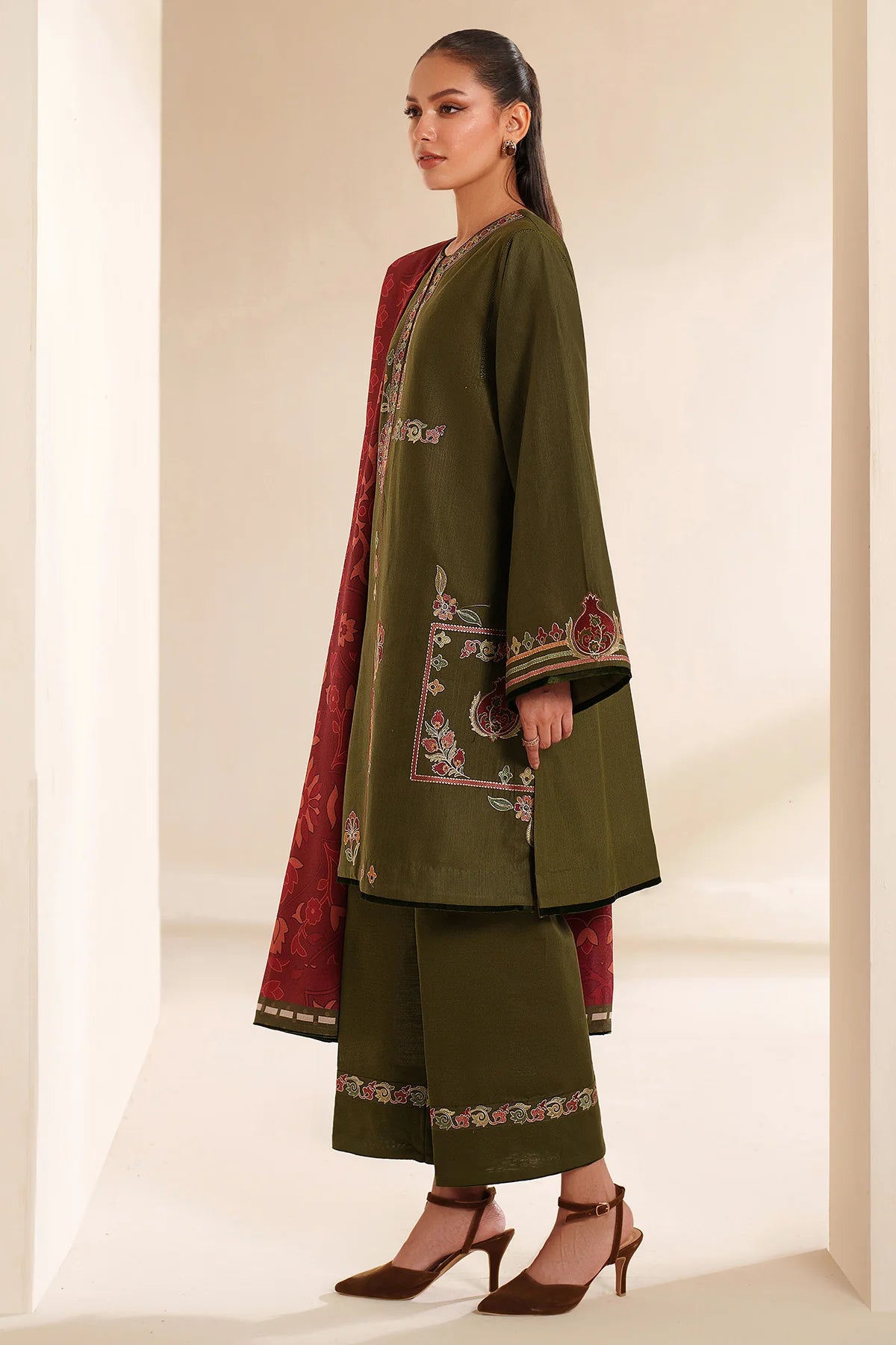 JZ-UW-D0239-0 | EMBROIDERED KHADDAR | Jazmin