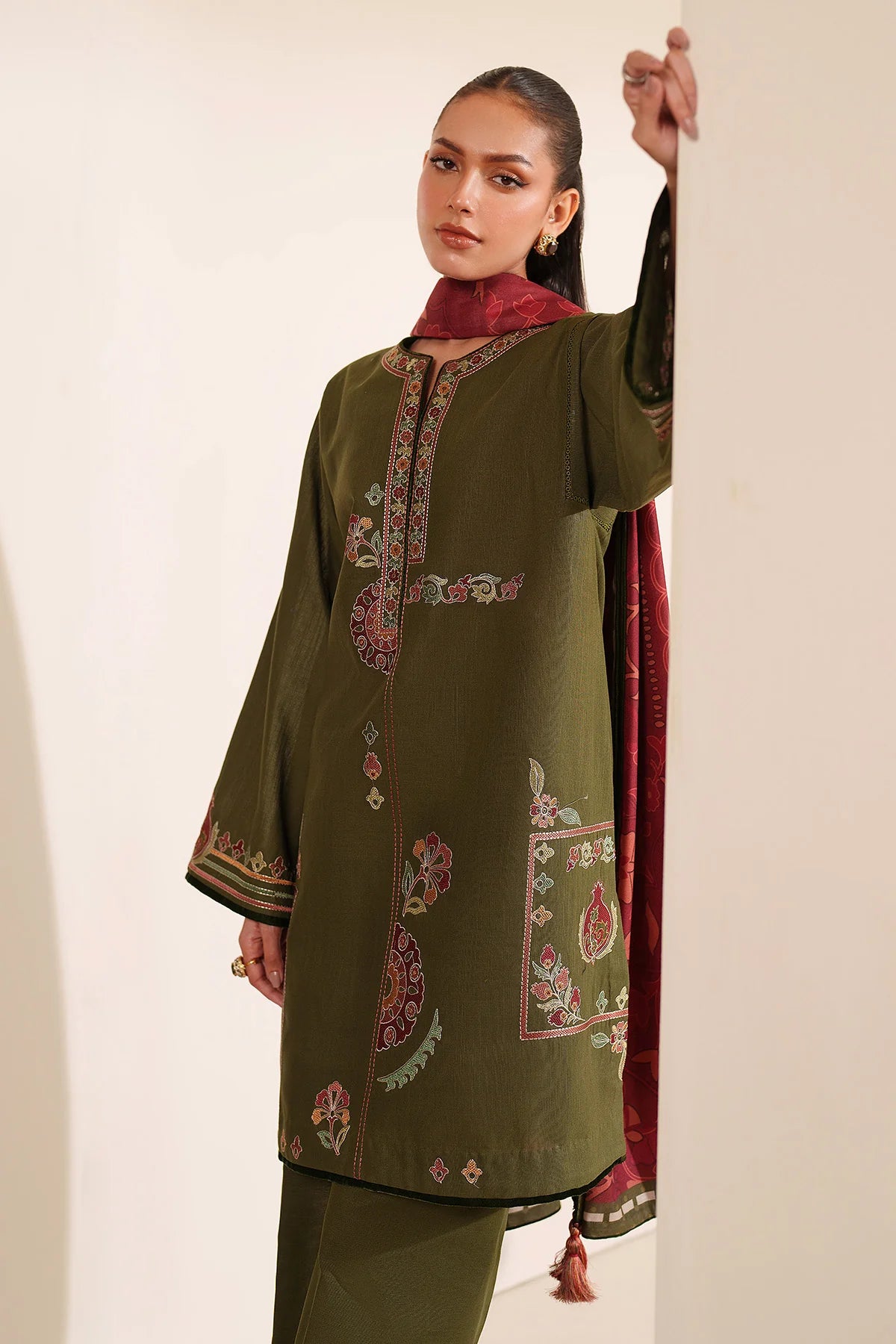JZ-UW-D0239-0 | EMBROIDERED KHADDAR | Jazmin