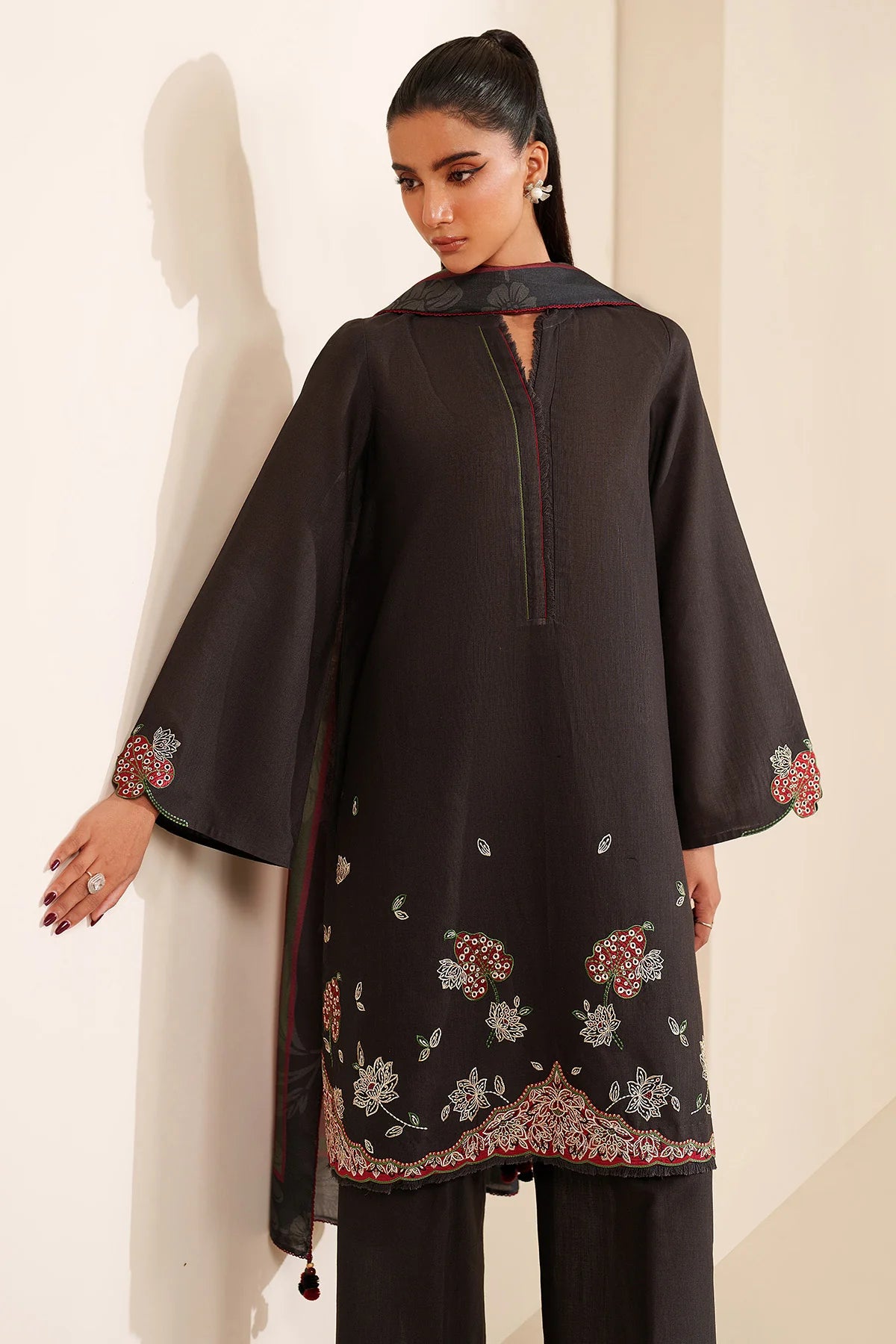JZ-UC-D3105-1 | EMBROIDERED KHADDAR | Jazmin