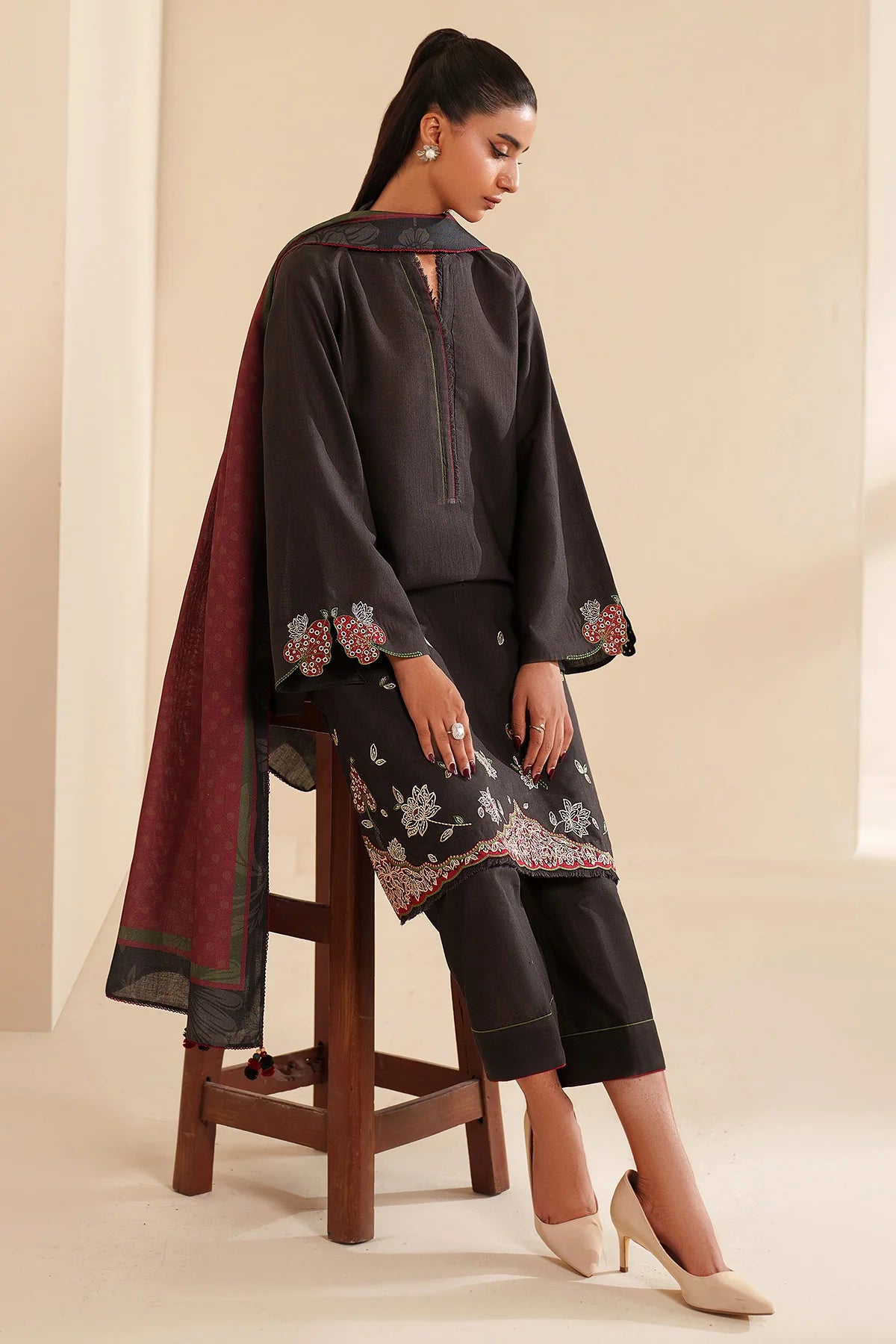 JZ-UC-D3105-1 | EMBROIDERED KHADDAR | Jazmin