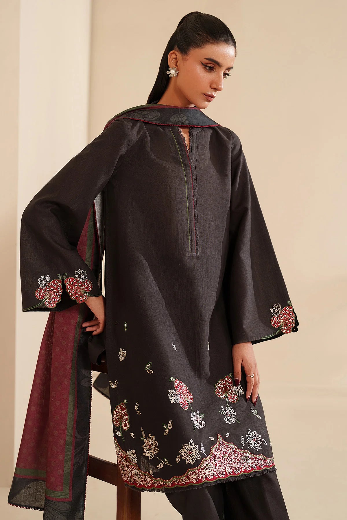 JZ-UC-D3105-1 | EMBROIDERED KHADDAR | Jazmin