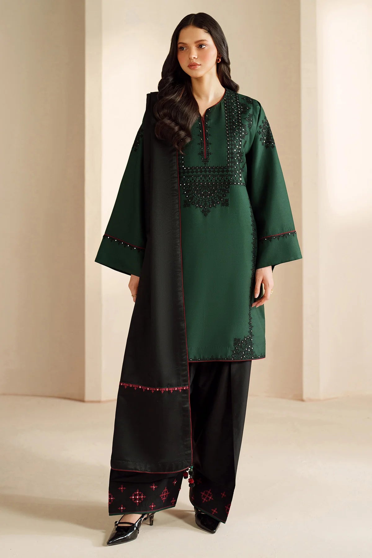 JZ-UW-D0206-0 | EMBROIDERED KARANDI | Jazmin