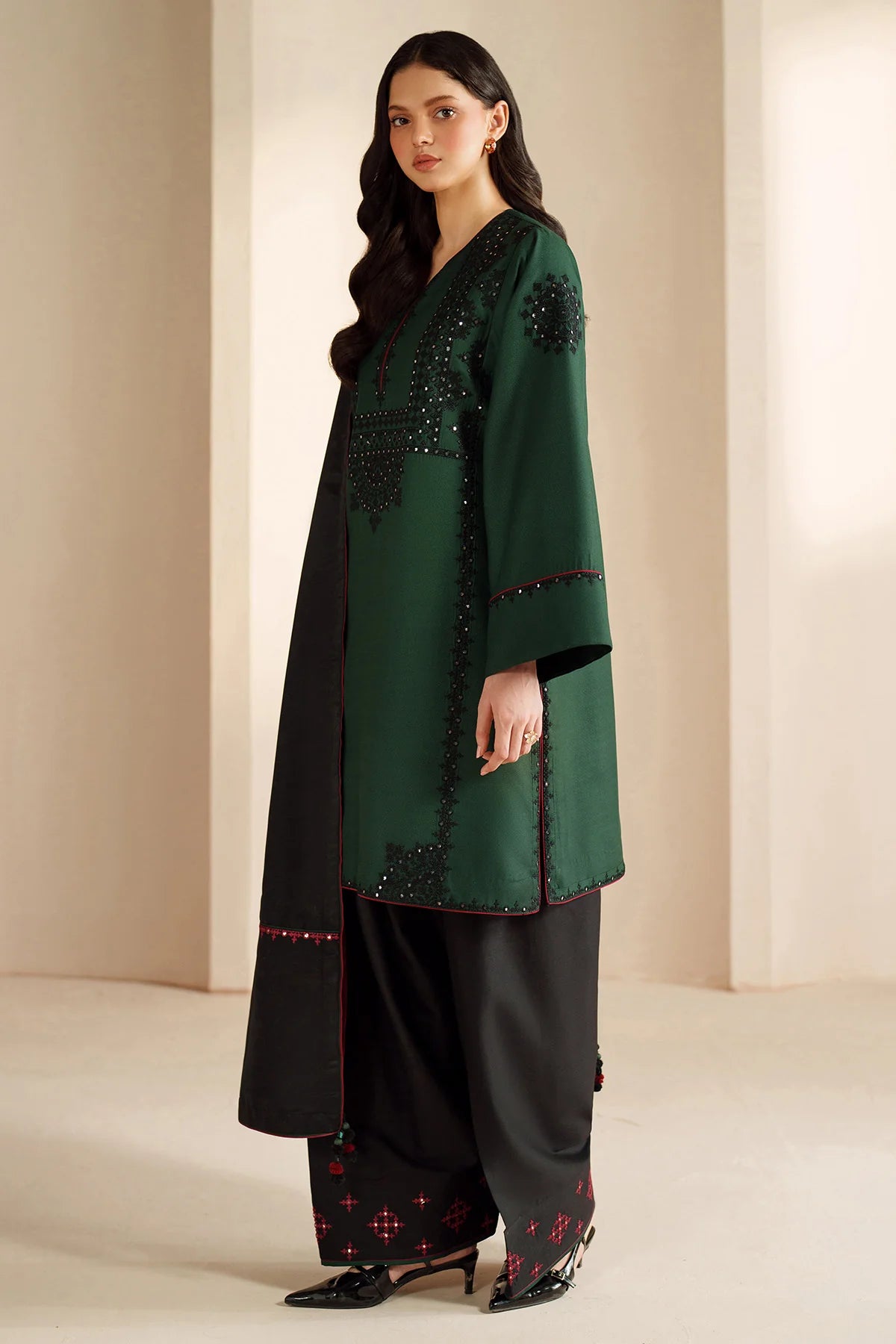 JZ-UW-D0206-0 | EMBROIDERED KARANDI | Jazmin