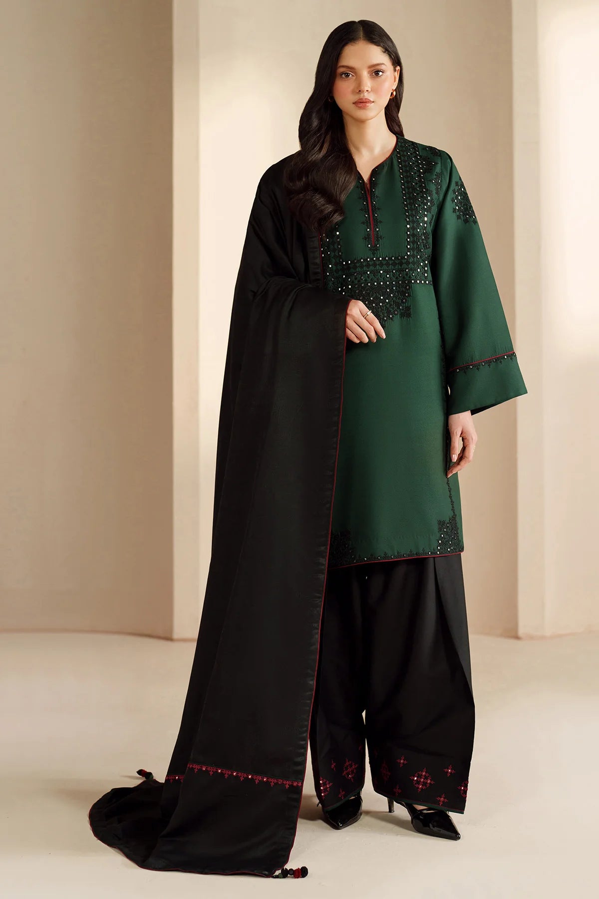 JZ-UW-D0206-0 | EMBROIDERED KARANDI | Jazmin