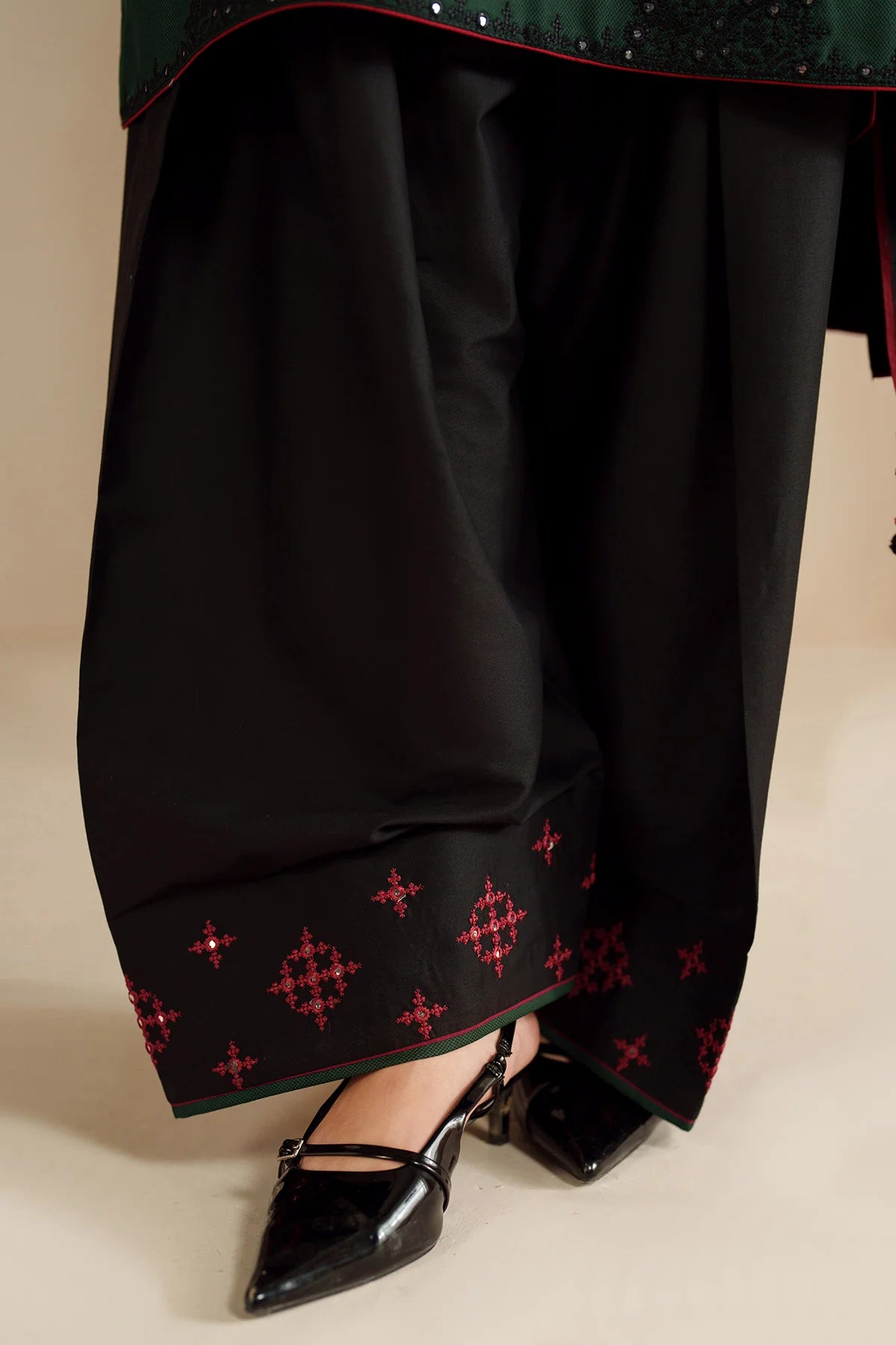 JZ-UW-D0206-0 | EMBROIDERED KARANDI | Jazmin