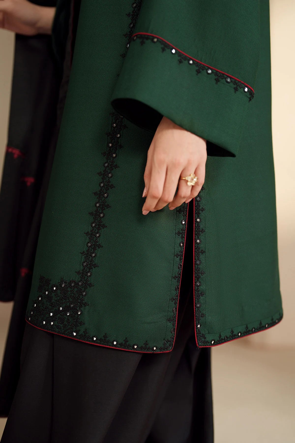 JZ-UW-D0206-0 | EMBROIDERED KARANDI | Jazmin