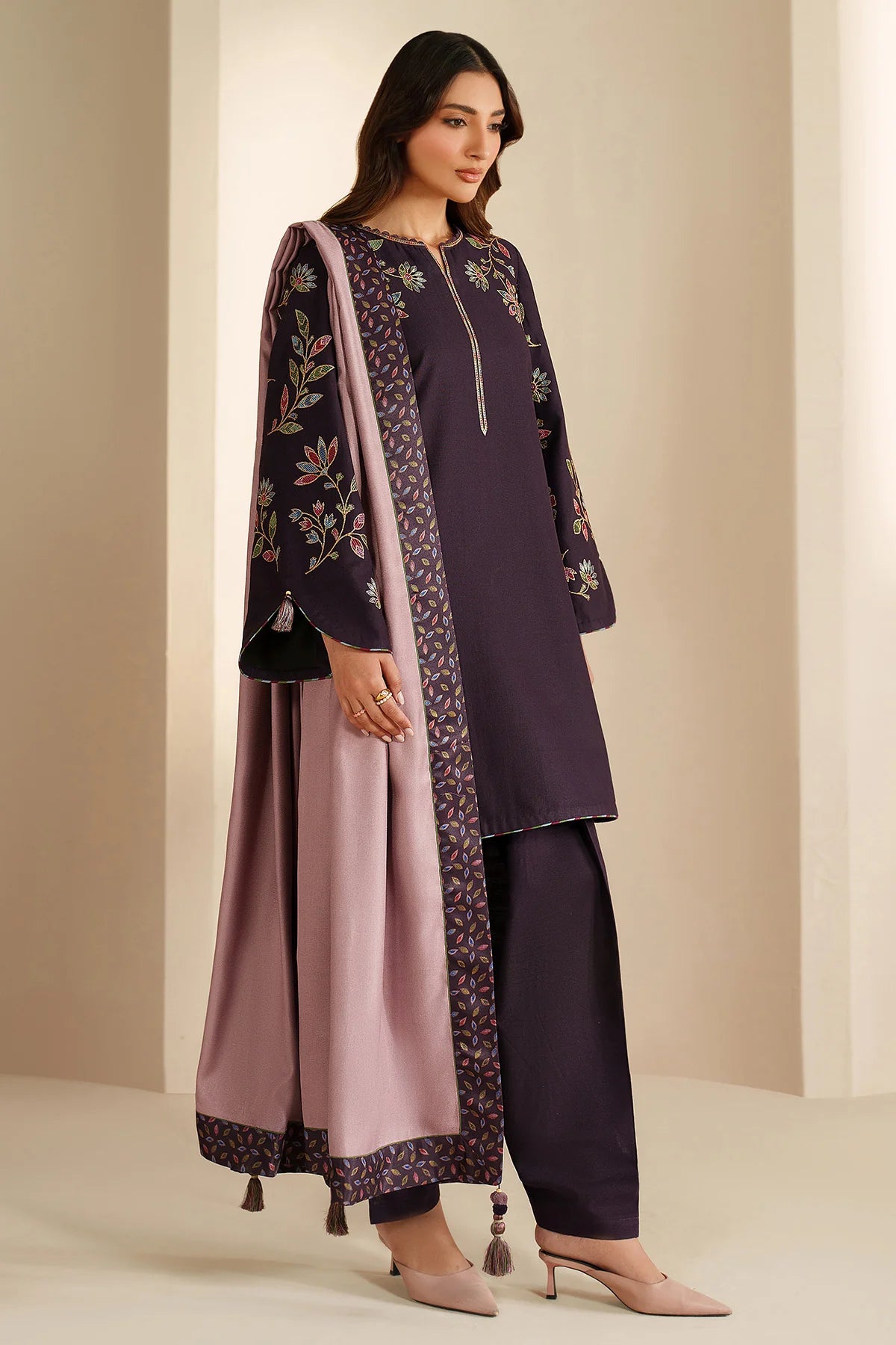 JZ-UW-D0166-0 | EMBROIDERED KHADDAR | Jazmin