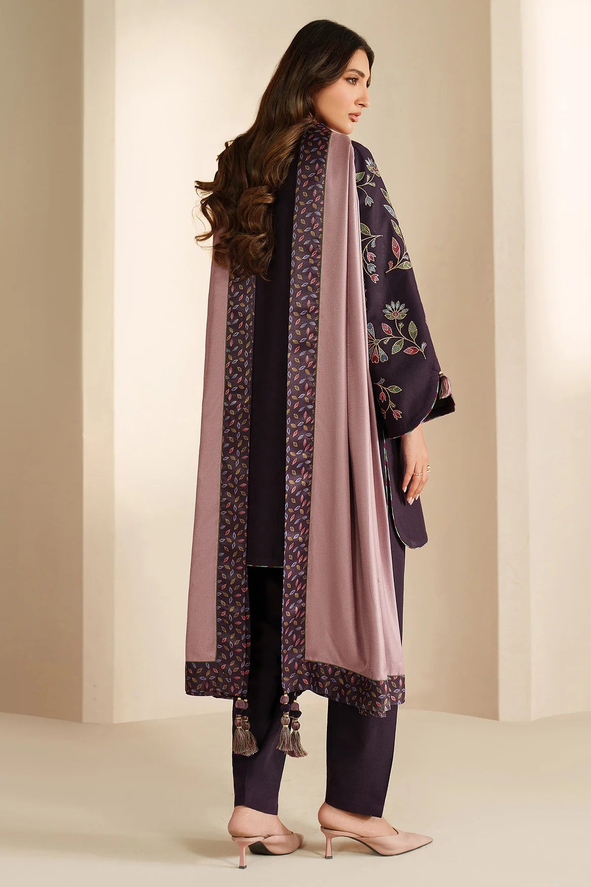 JZ-UW-D0166-0 | EMBROIDERED KHADDAR | Jazmin