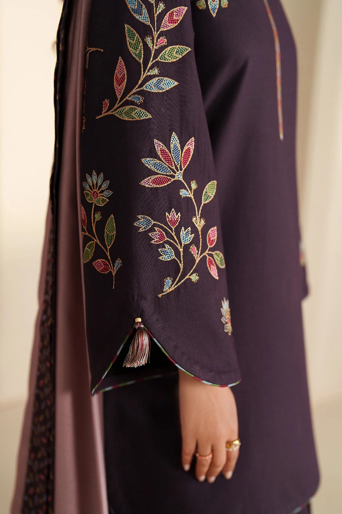 JZ-UW-D0166-0 | EMBROIDERED KHADDAR | Jazmin