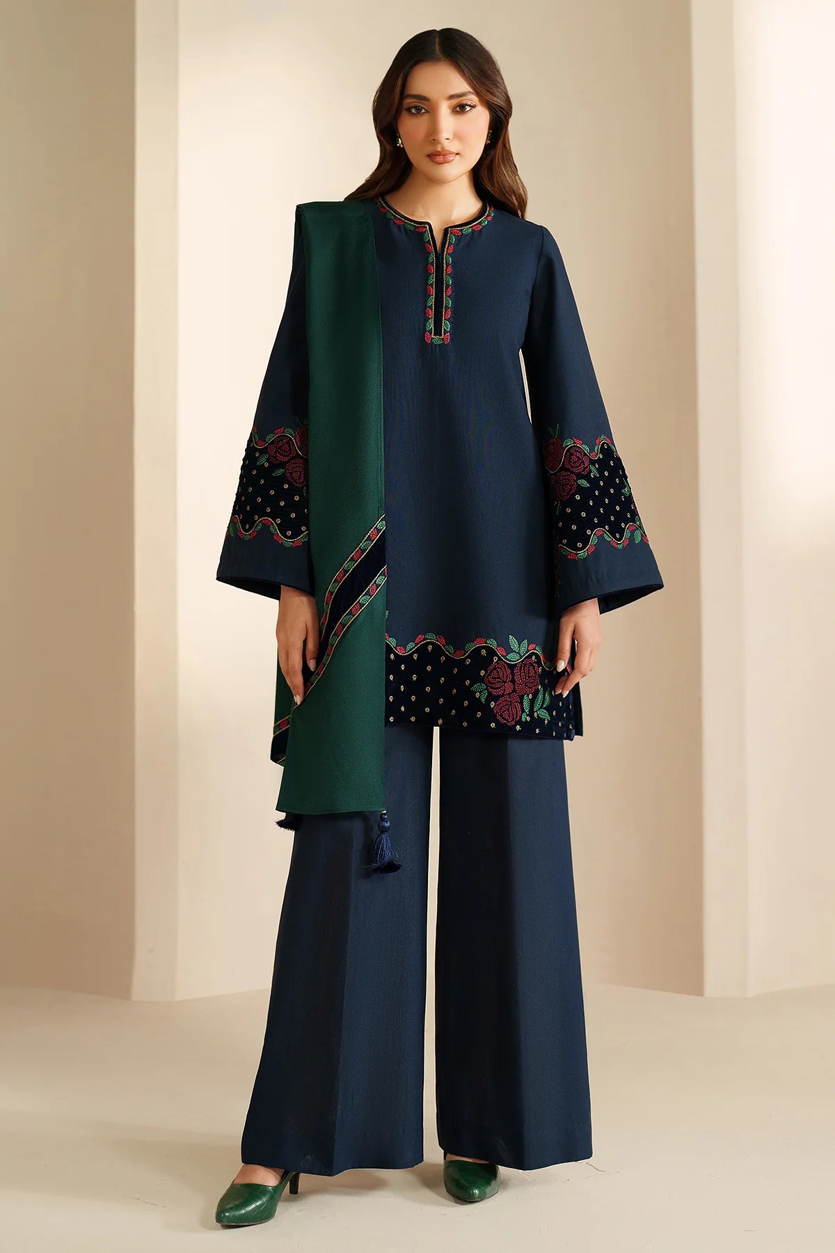 JZ-UW-D0196-0 | EMBROIDERED KHADDAR | Jazmin