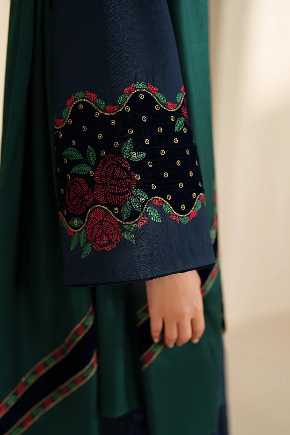 JZ-UW-D0196-0 | EMBROIDERED KHADDAR | Jazmin