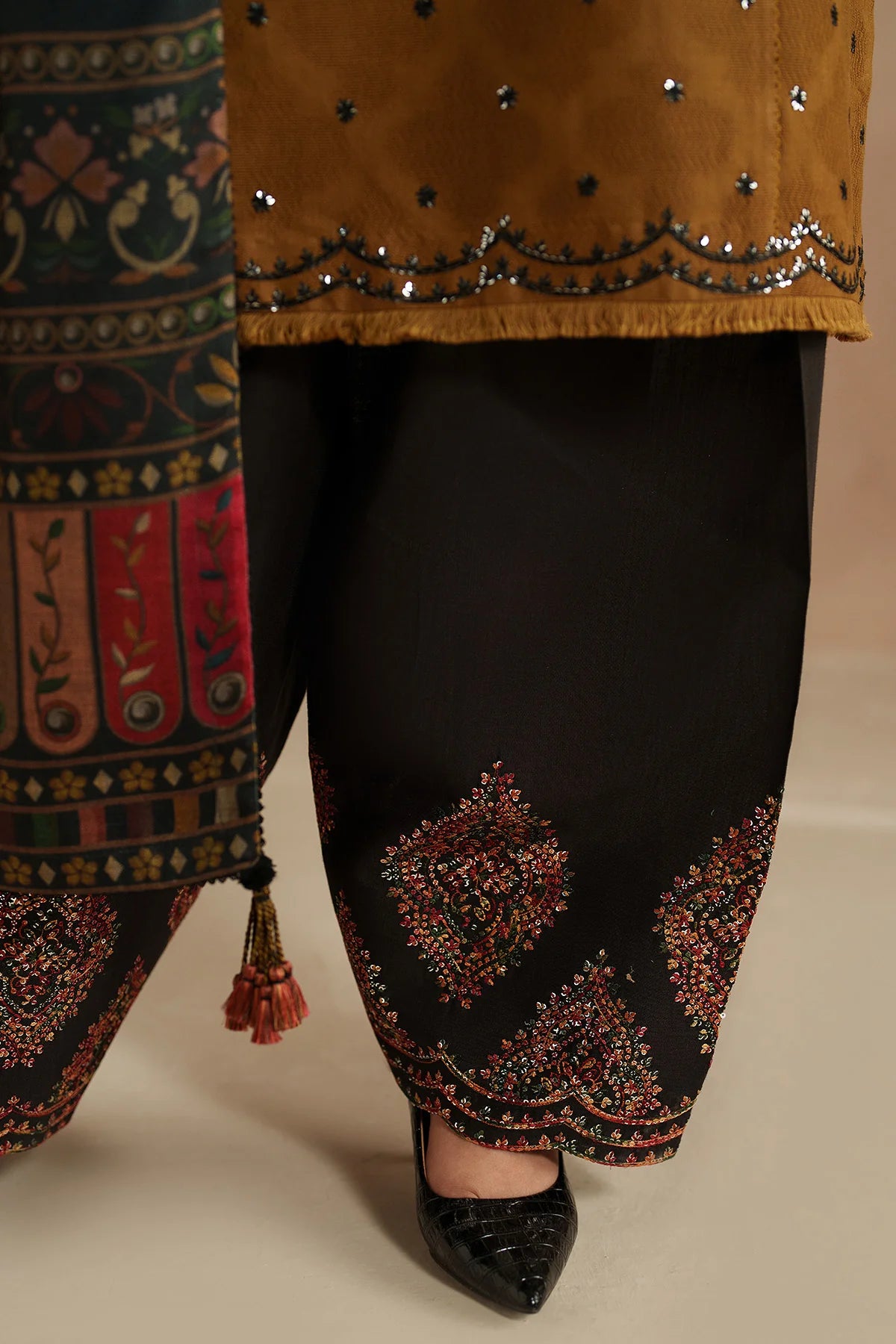 JZ-UW-D0211-0 | EMBROIDERED JACQUARD KHADDA | Jazmin