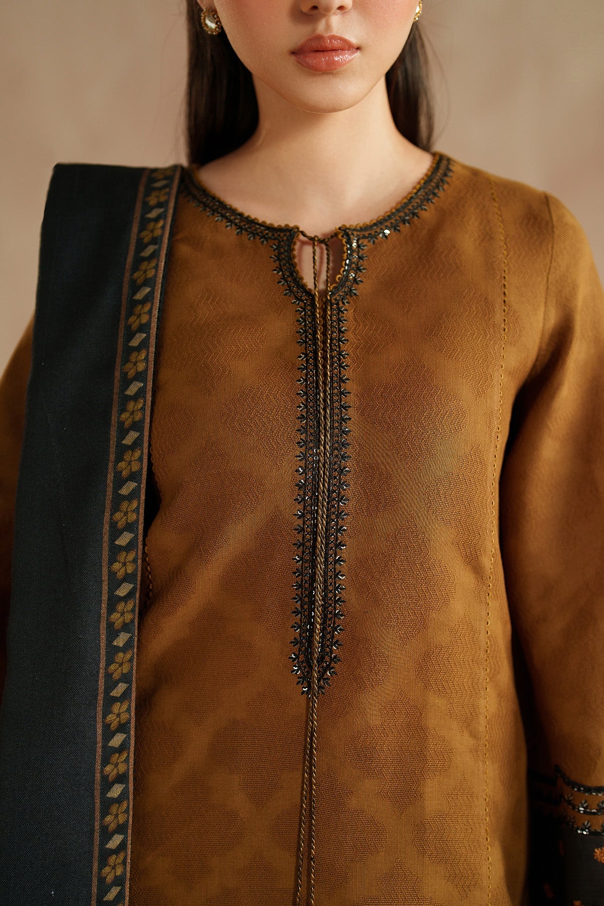 JZ-UW-D0211-0 | EMBROIDERED JACQUARD KHADDA | Jazmin