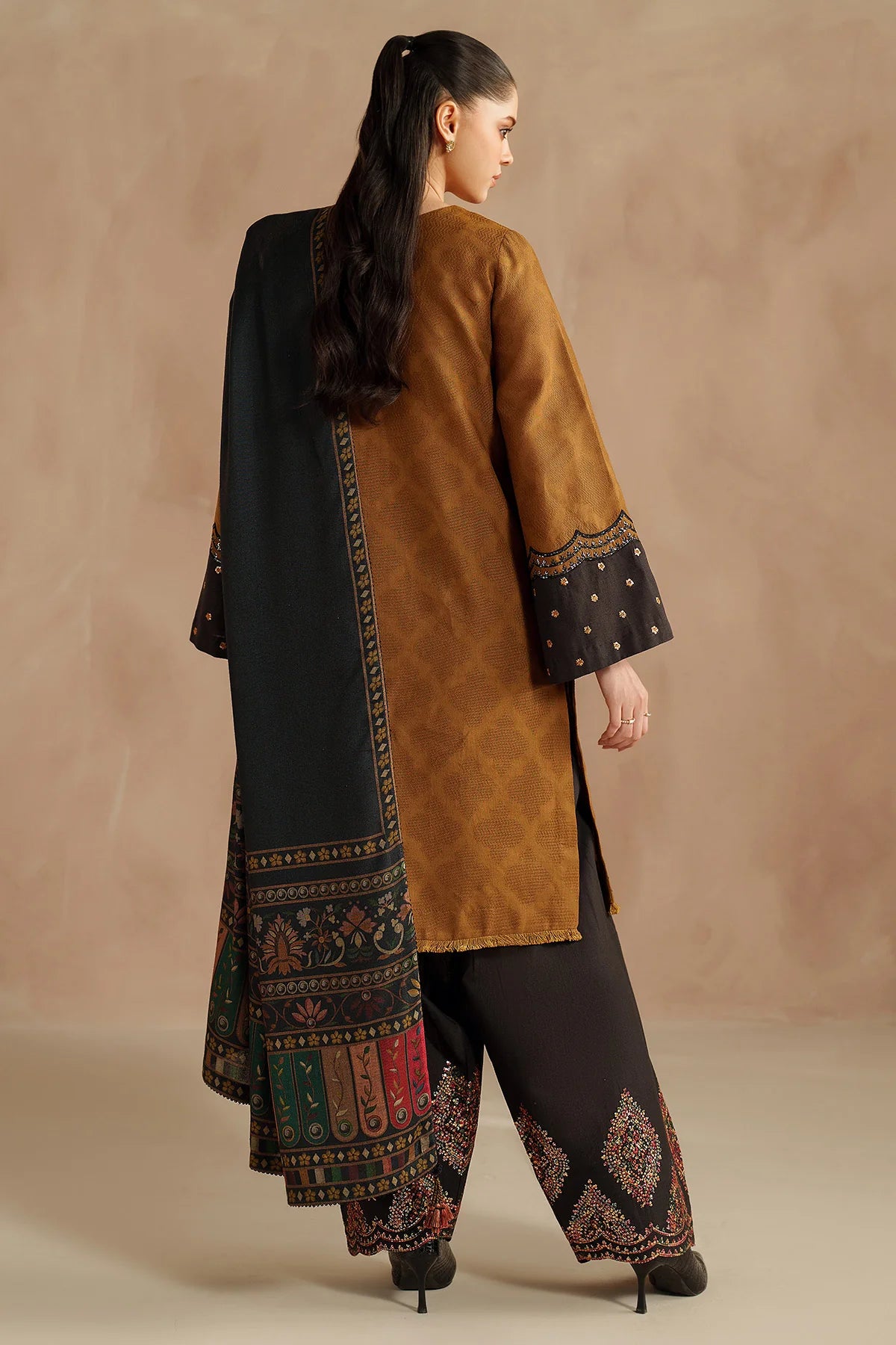 JZ-UW-D0211-0 | EMBROIDERED JACQUARD KHADDA | Jazmin