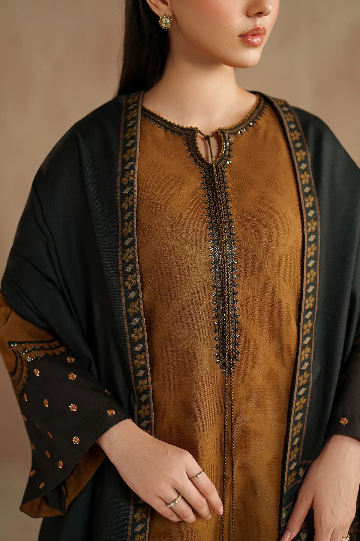 JZ-UW-D0211-0 | EMBROIDERED JACQUARD KHADDA | Jazmin