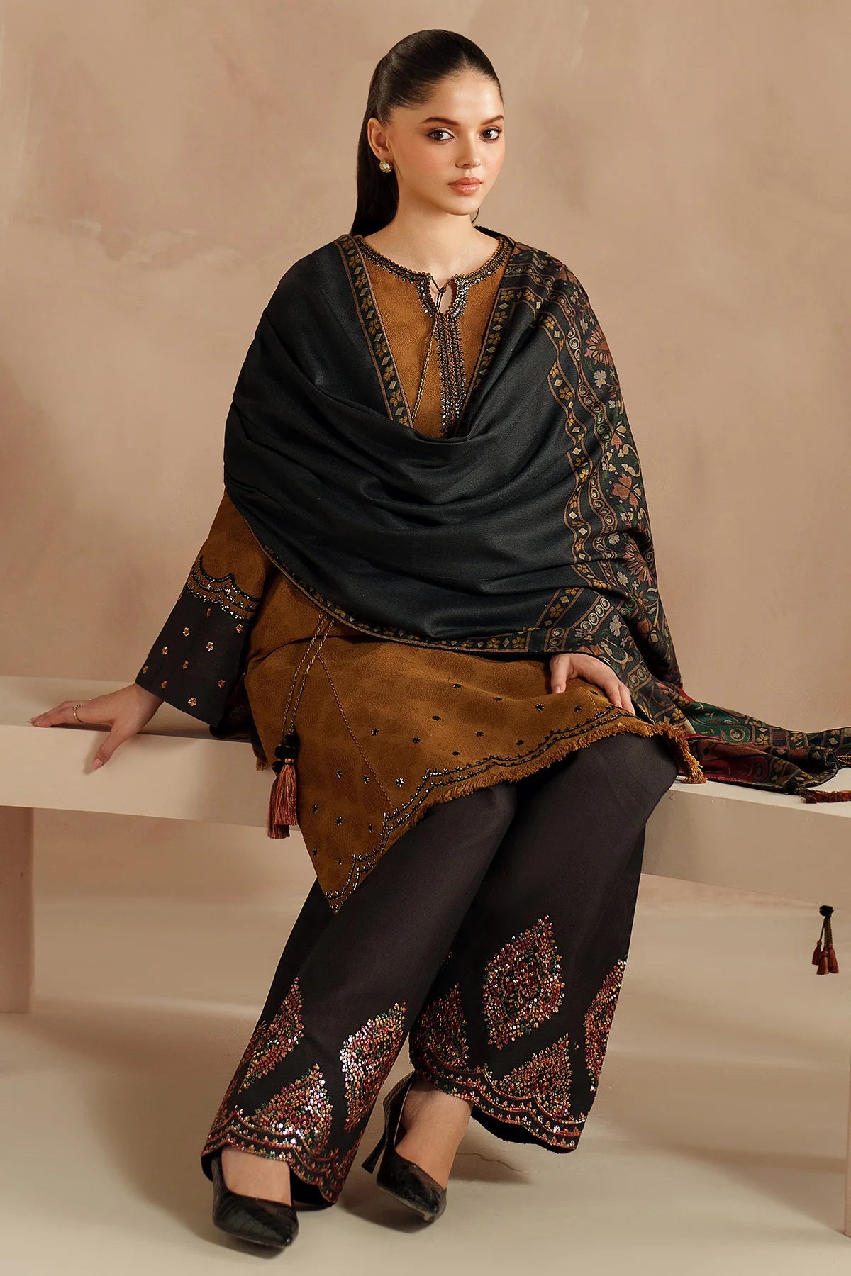 JZ-UW-D0211-0 | EMBROIDERED JACQUARD KHADDA | Jazmin