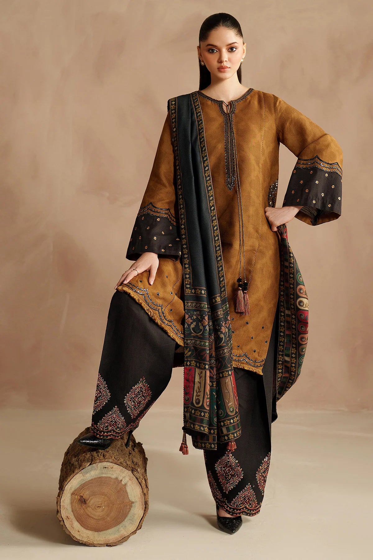 JZ-UW-D0211-0 | EMBROIDERED JACQUARD KHADDA | Jazmin