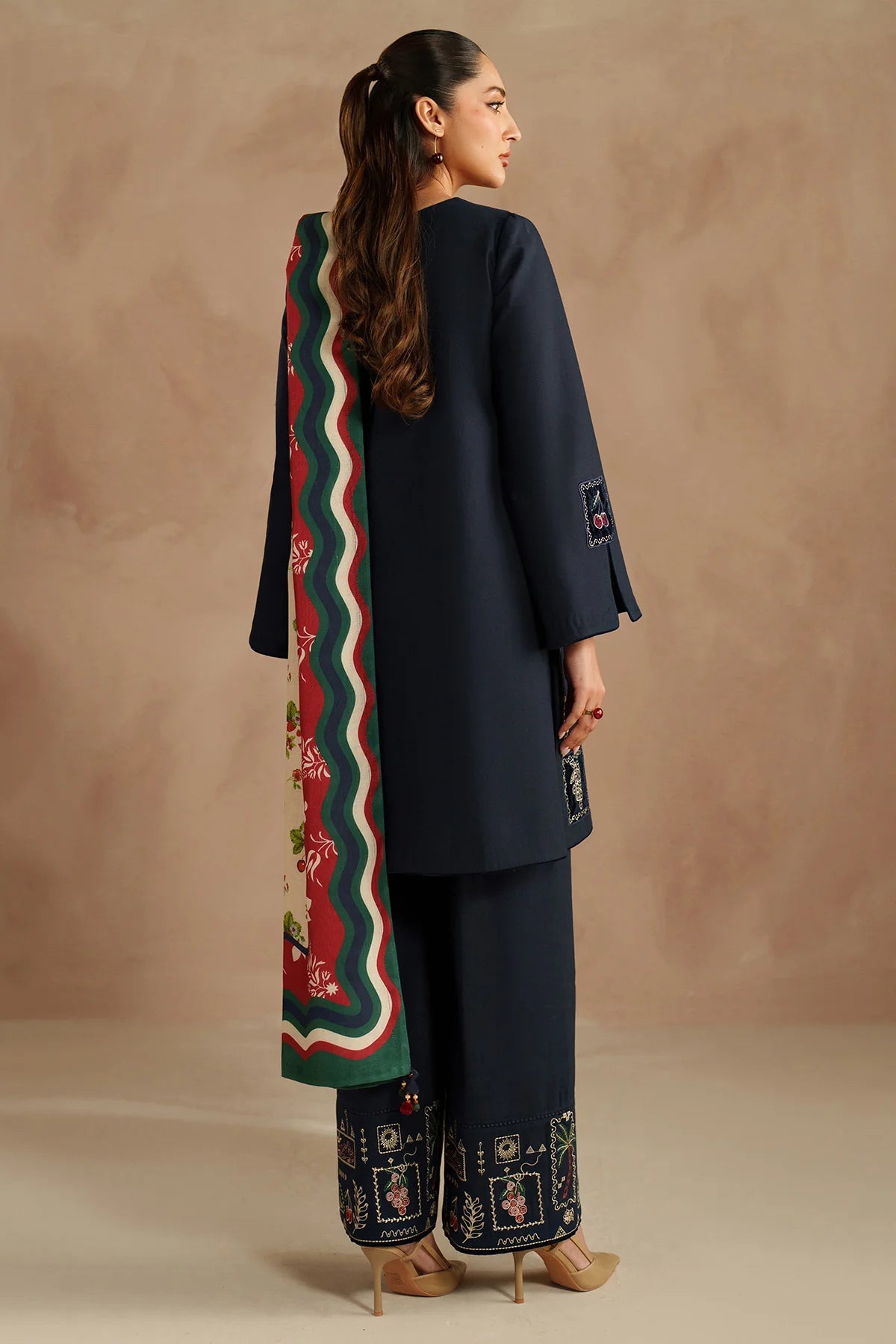 JZ-UW-D0195-0 | EMBROIDERED KHADDAR | Jazmin