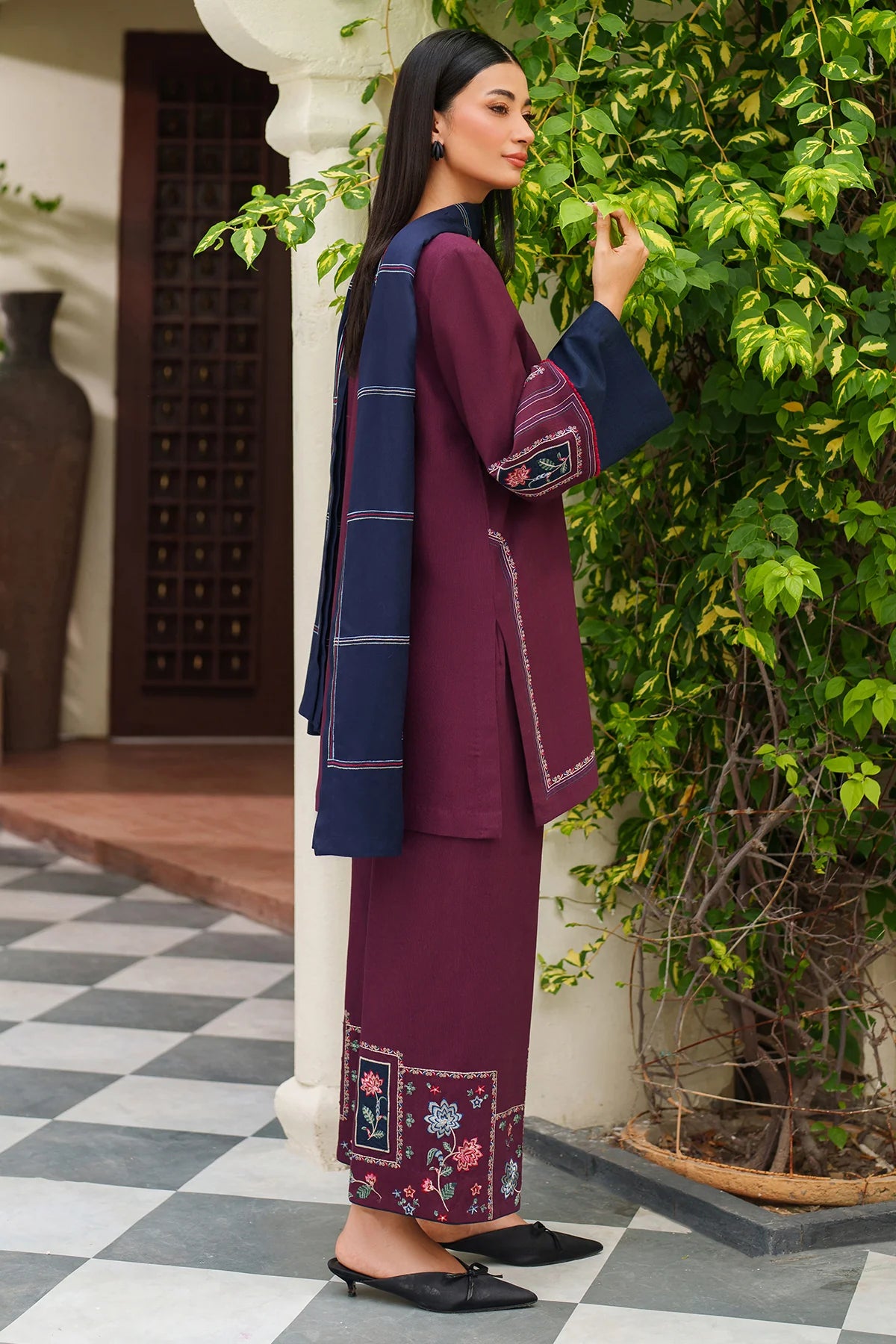 JZ-UW-D0191-0 | EMBROIDERED KHADDAR | Jazmin