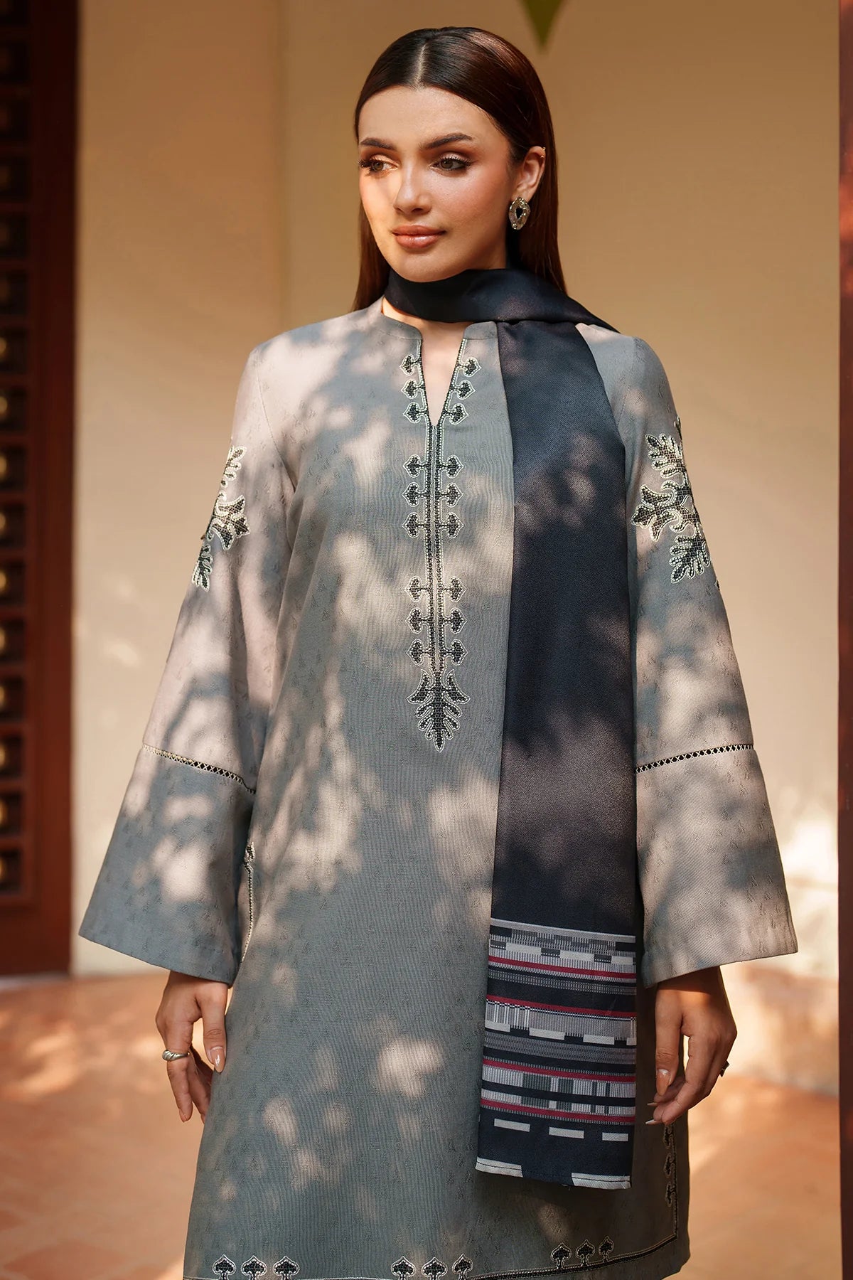 JZ-UW-D0164-0 | EMBROIDERED JACQUARD KHADDAR | Jazmin