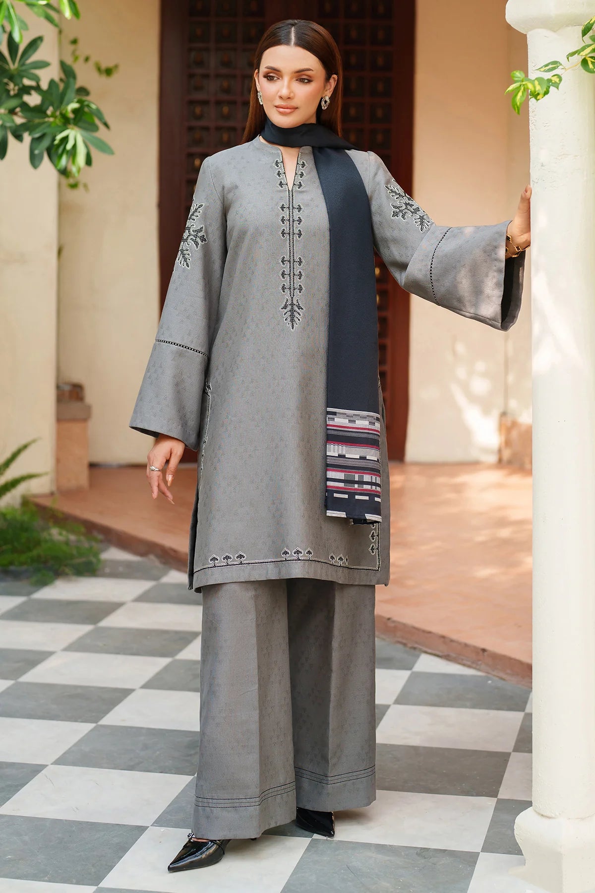 JZ-UW-D0164-0 | EMBROIDERED JACQUARD KHADDAR | Jazmin