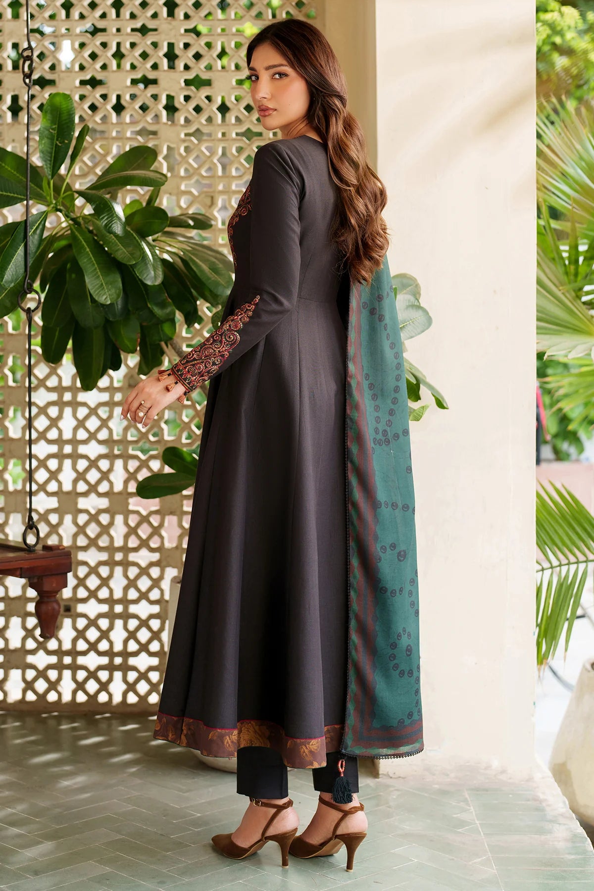 JZ-UW-D0149-0 | EMBROIDERED KHADDAR | Jazmin