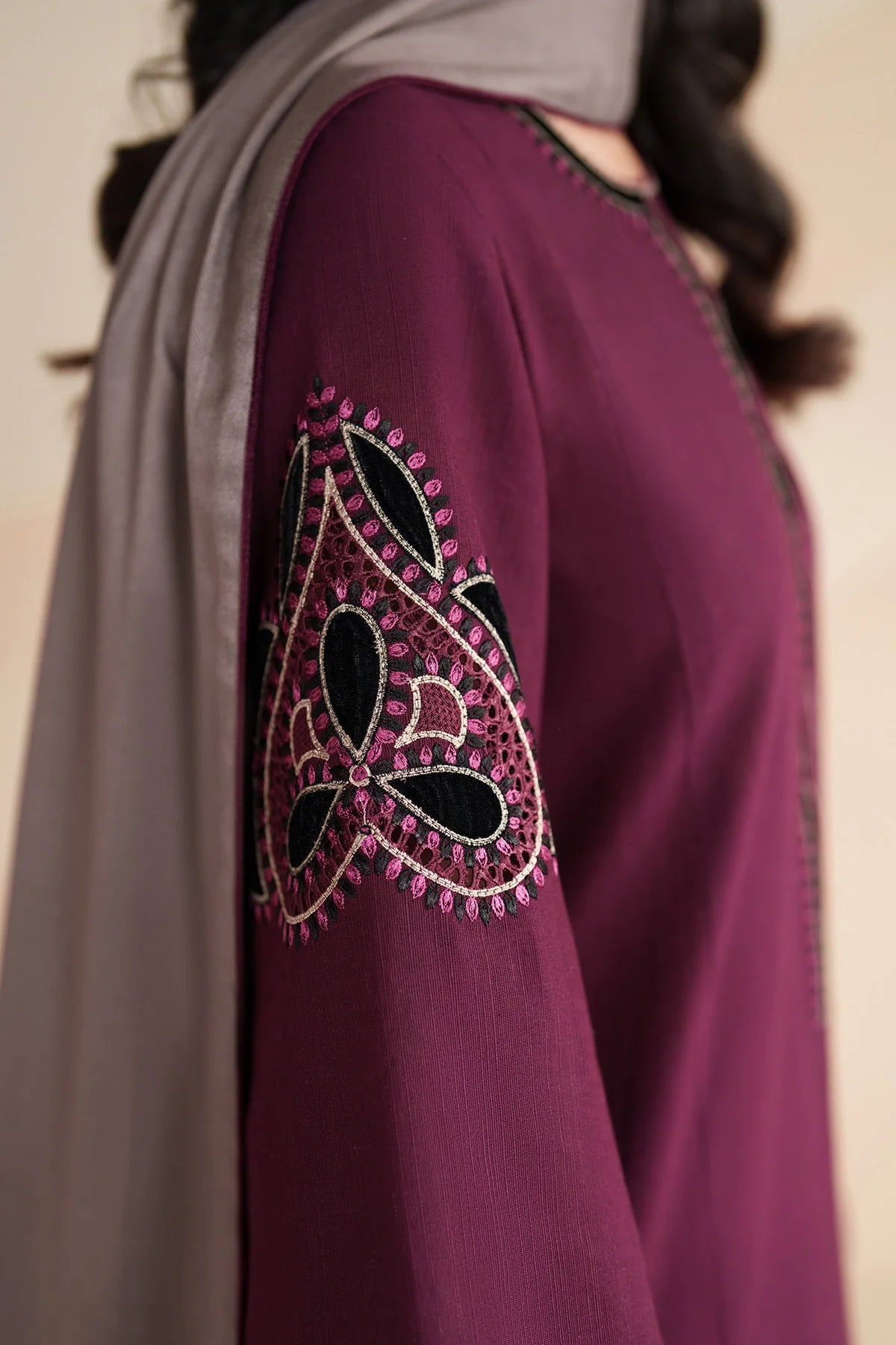 JZ-UW-D0218-0 | EMBROIDERED KHADDAR | Jazmin