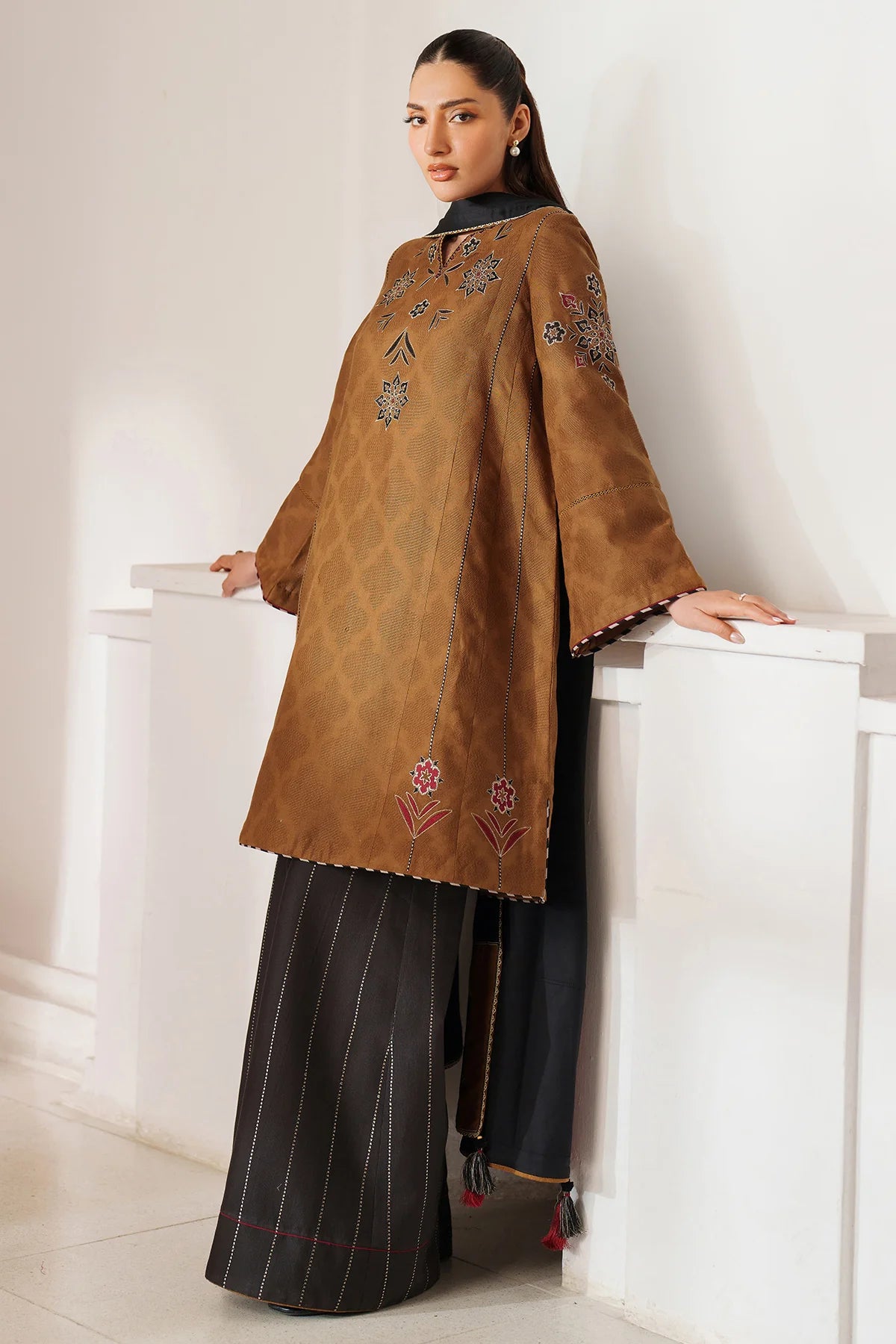 JZ-UW-D0150-0 | EMBROIDERED JACQUARD KHADDAR | Jazmin