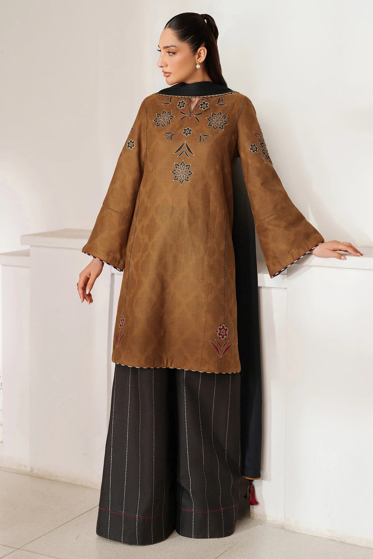 JZ-UW-D0150-0 | EMBROIDERED JACQUARD KHADDAR | Jazmin